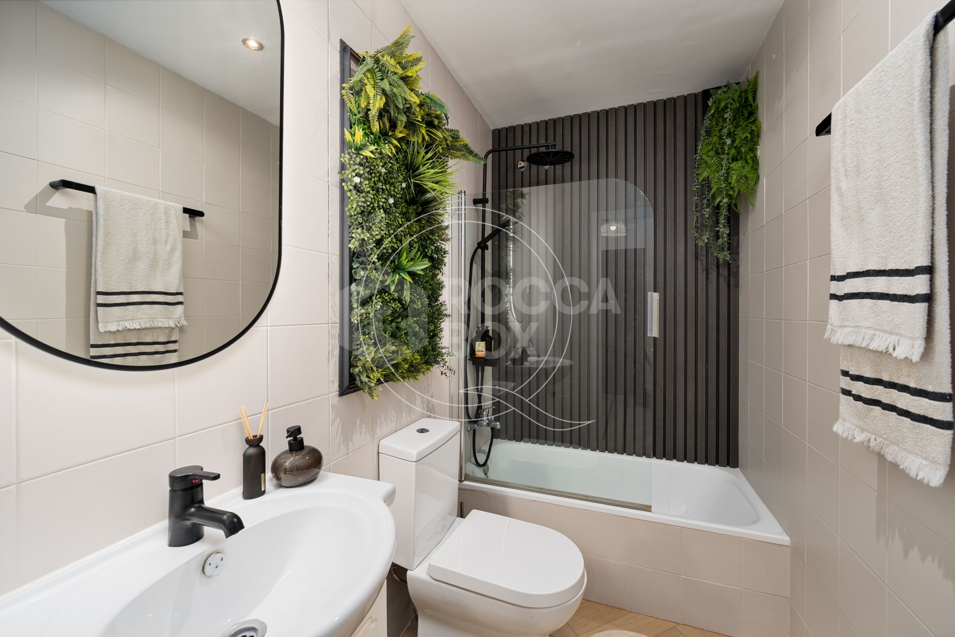 Stunning semi-detached house in Bel Air – official rental licence and 900m from the beach