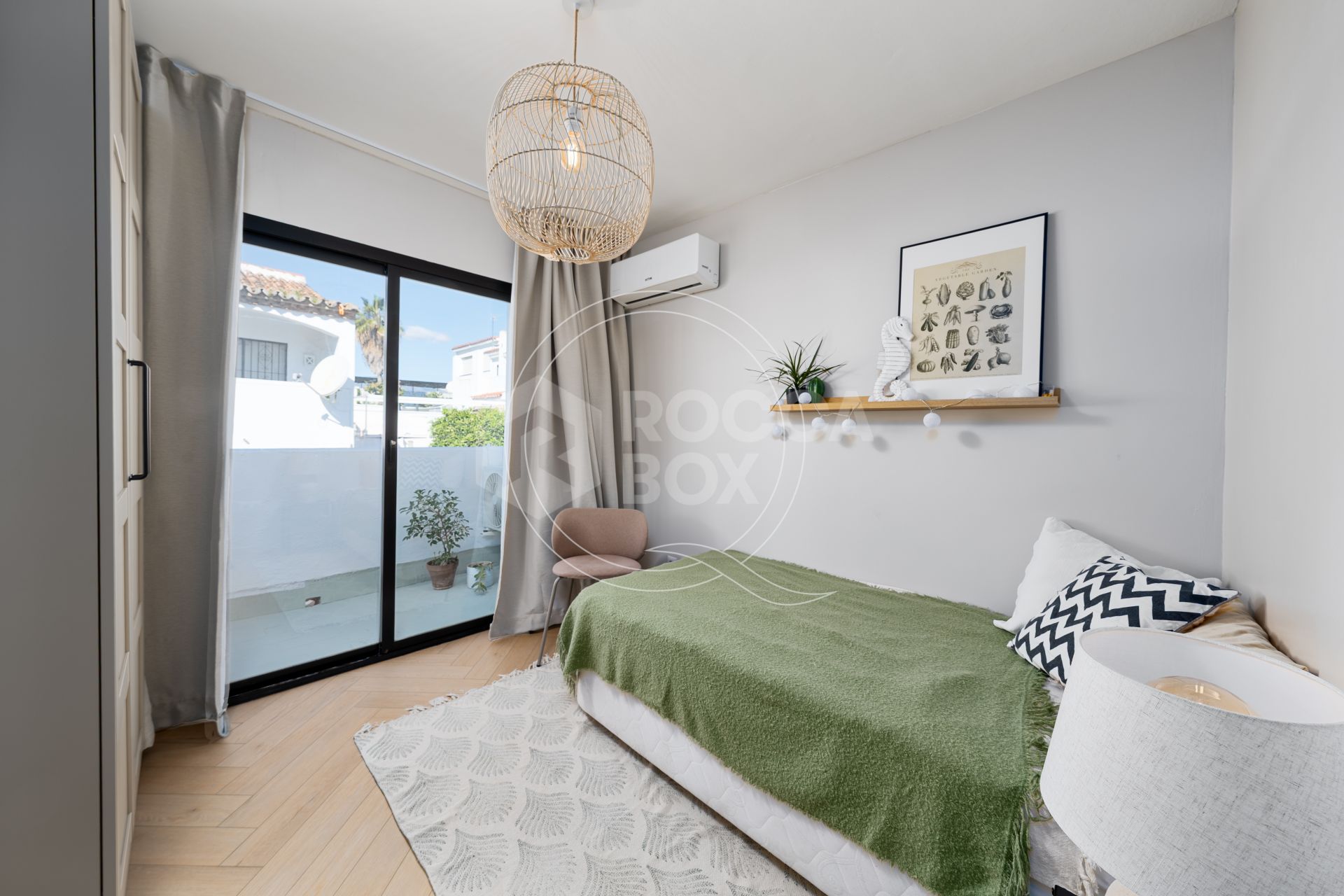 Stunning semi-detached house in Bel Air – official rental licence and 900m from the beach