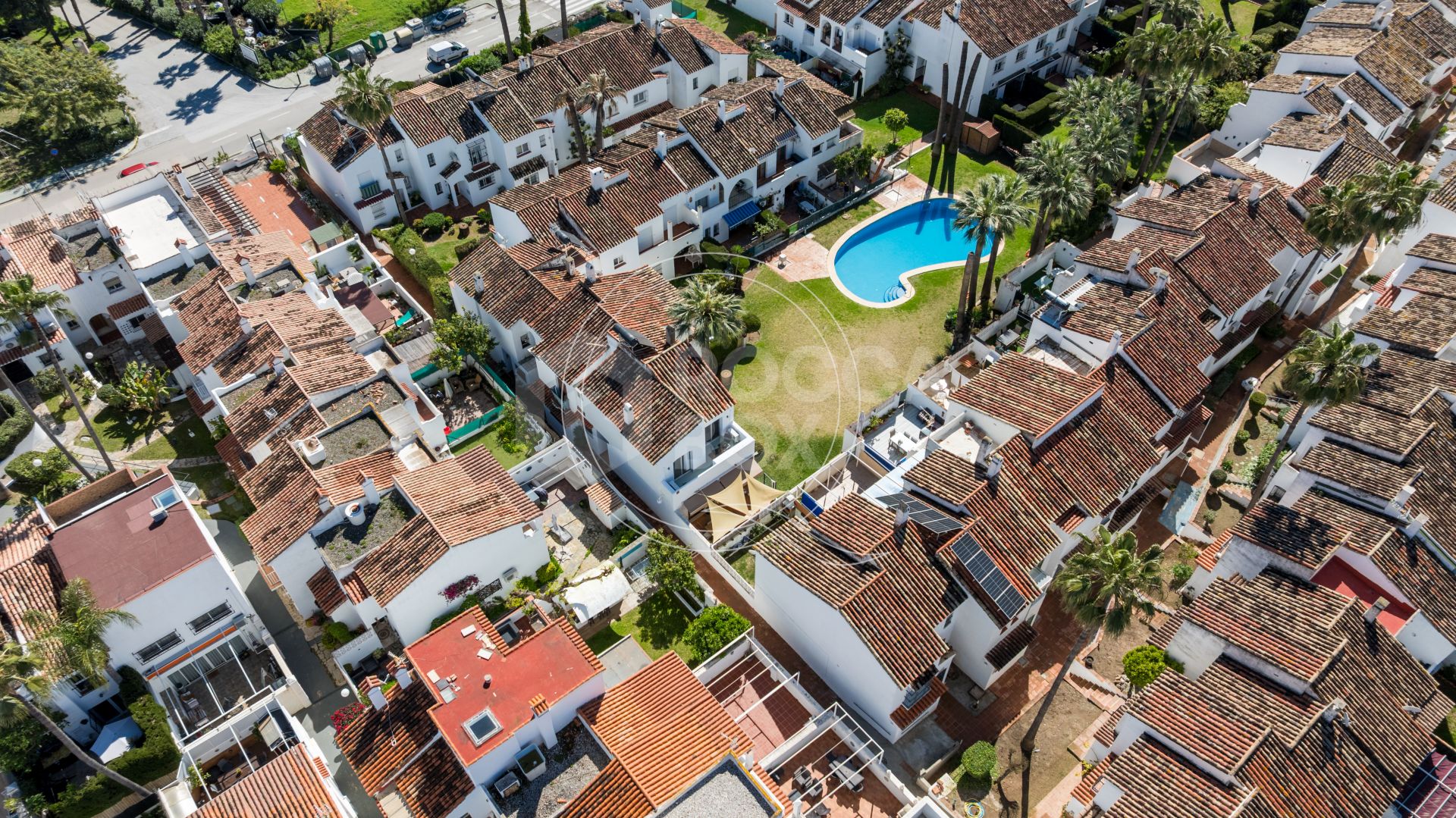 Stunning semi-detached house in Bel Air – official rental licence and 900m from the beach