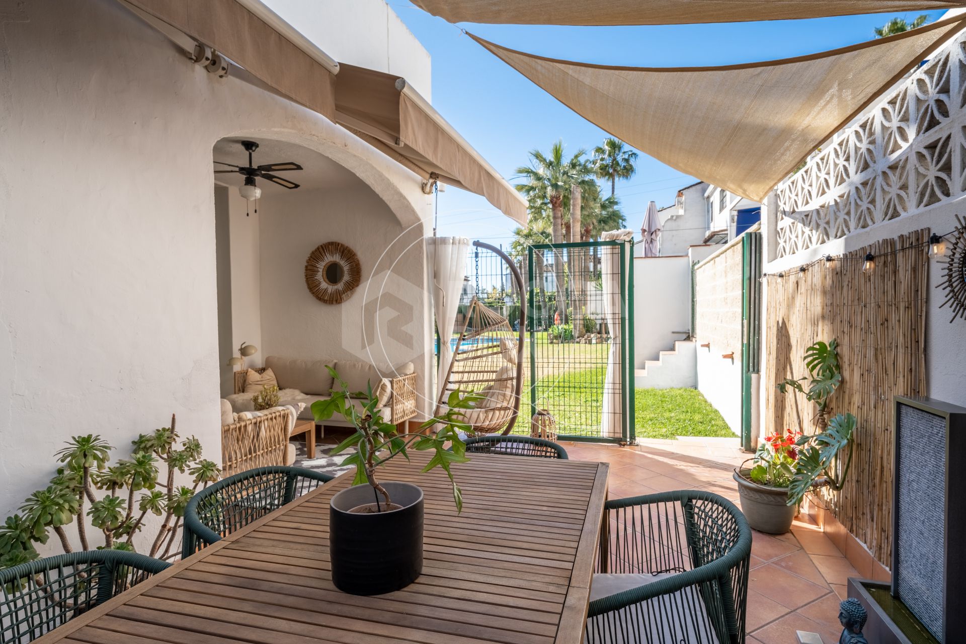 Stunning semi-detached house in Bel Air – official rental licence and 900m from the beach