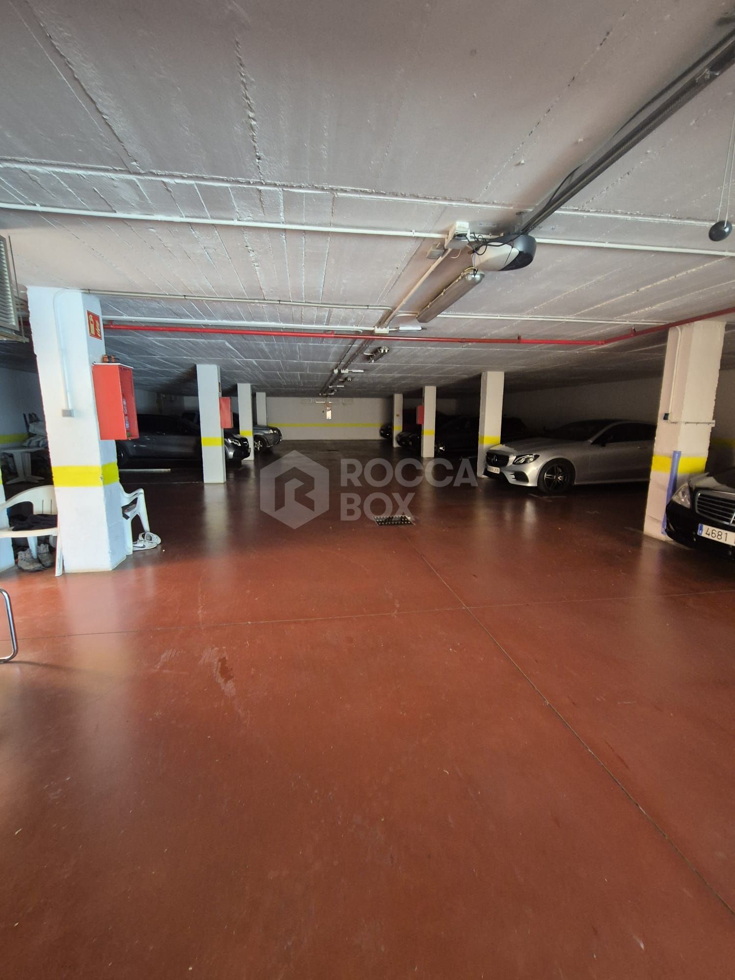 Spacious Ground-Floor Apartment with Private Garden in Park Beach