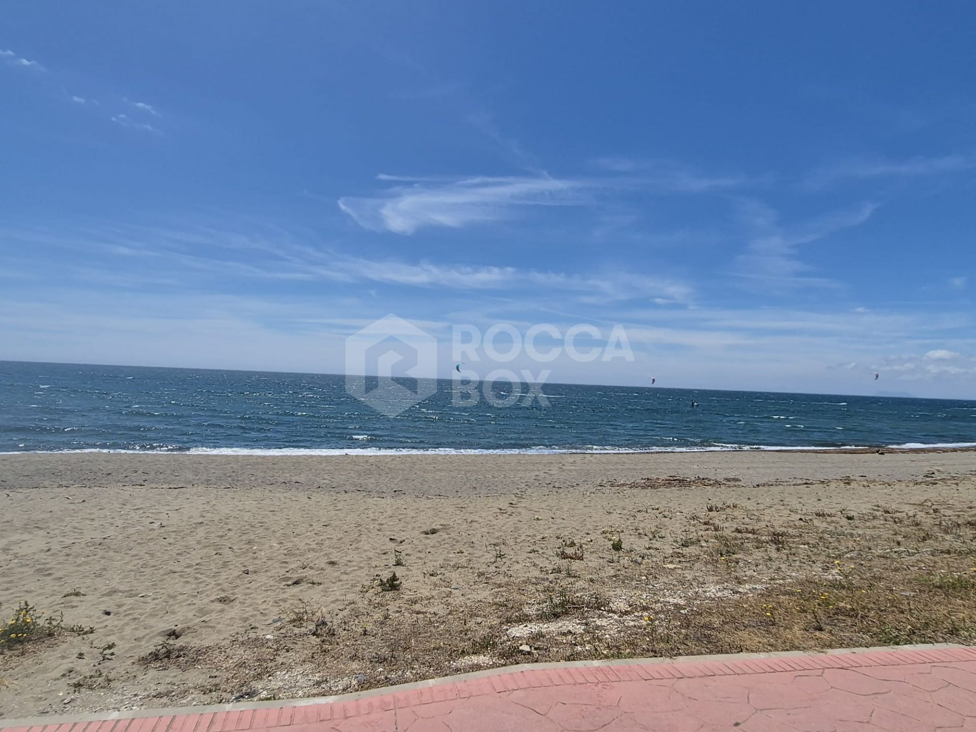 Spacious Ground-Floor Apartment with Private Garden in Park Beach