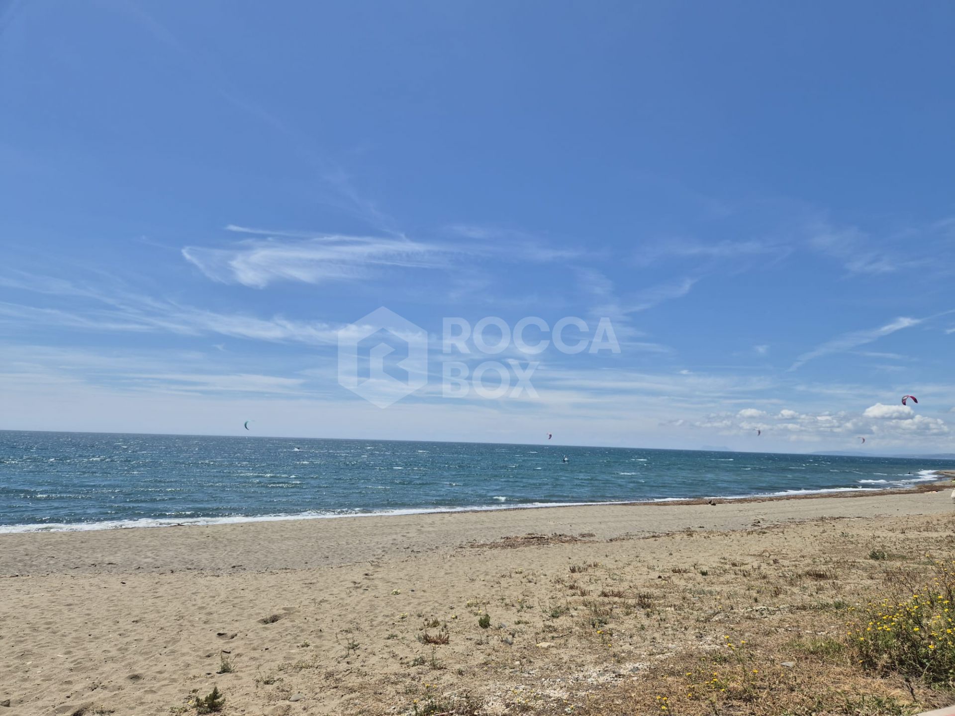 Spacious Ground-Floor Apartment with Private Garden in Park Beach