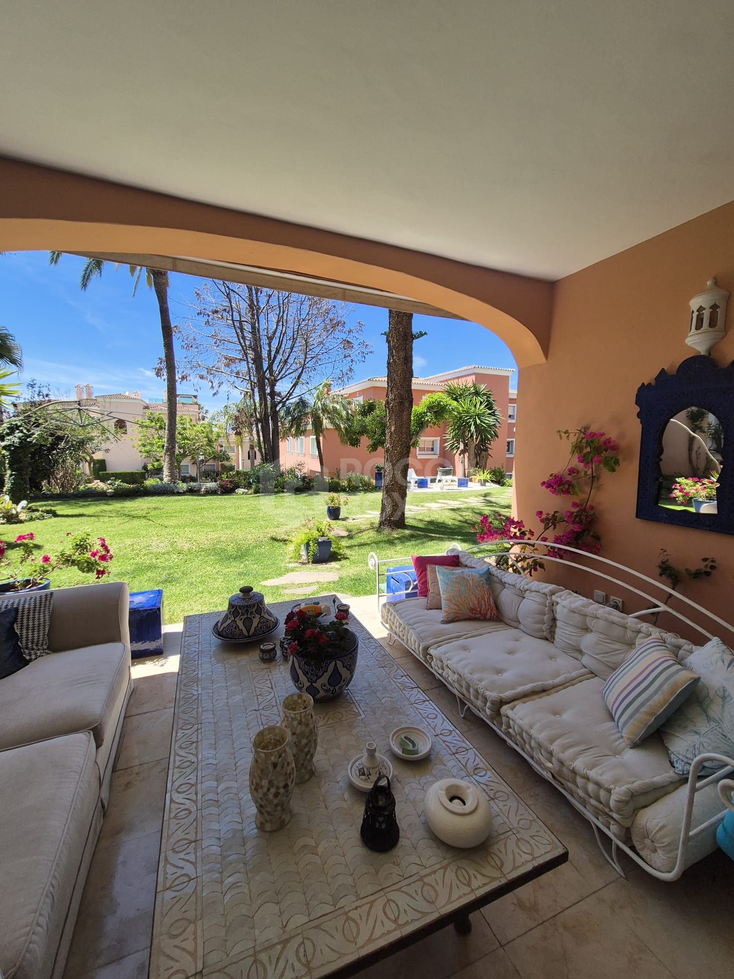 Spacious Ground-Floor Apartment with Private Garden in Park Beach