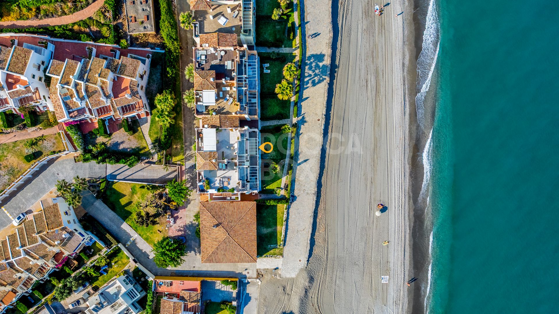 Fully Renovated 3‑Bedroom Apartment on Estepona’s Frontline Beach