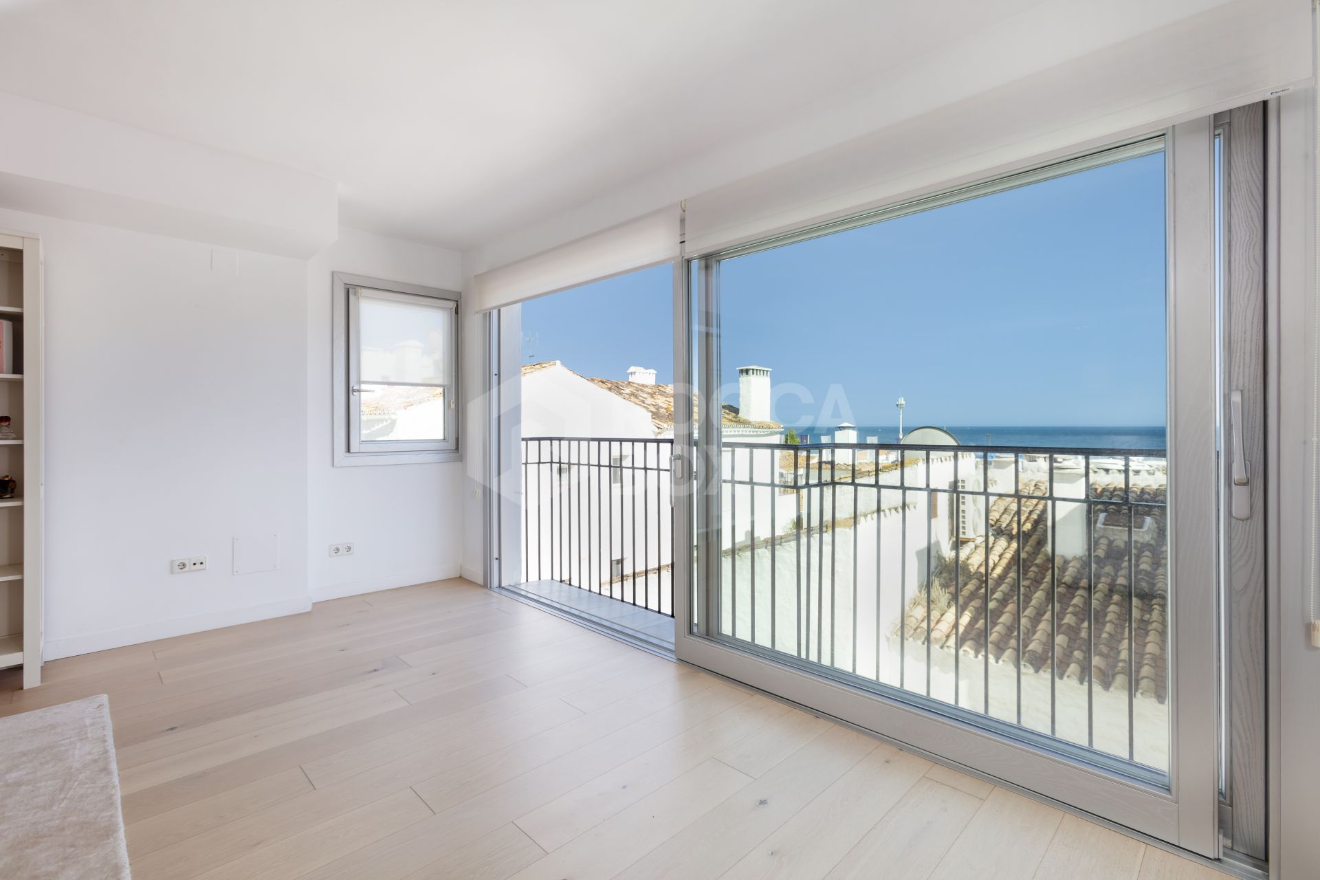 Stylish Renovated Apartment with Sea Views – Puerto Banús
