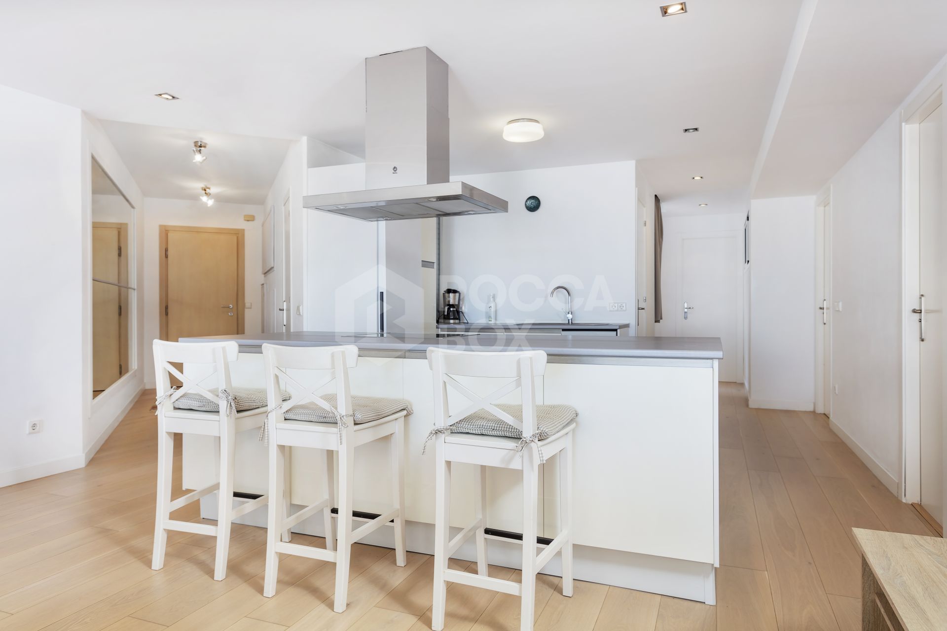 Stylish Renovated Apartment with Sea Views – Puerto Banús
