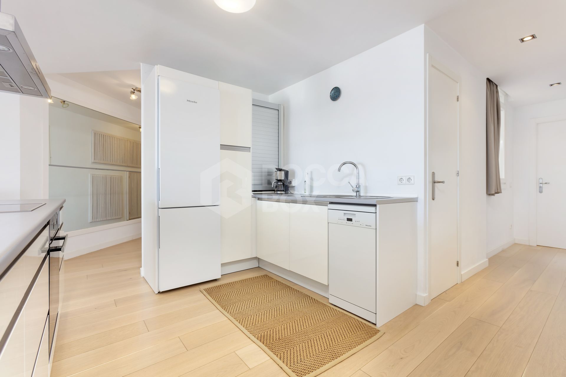 Stylish Renovated Apartment with Sea Views – Puerto Banús
