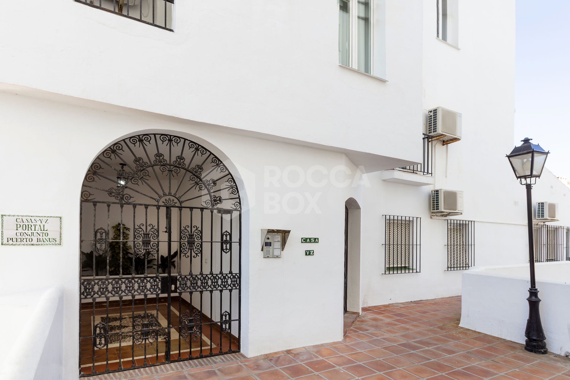 Stylish Renovated Apartment with Sea Views – Puerto Banús