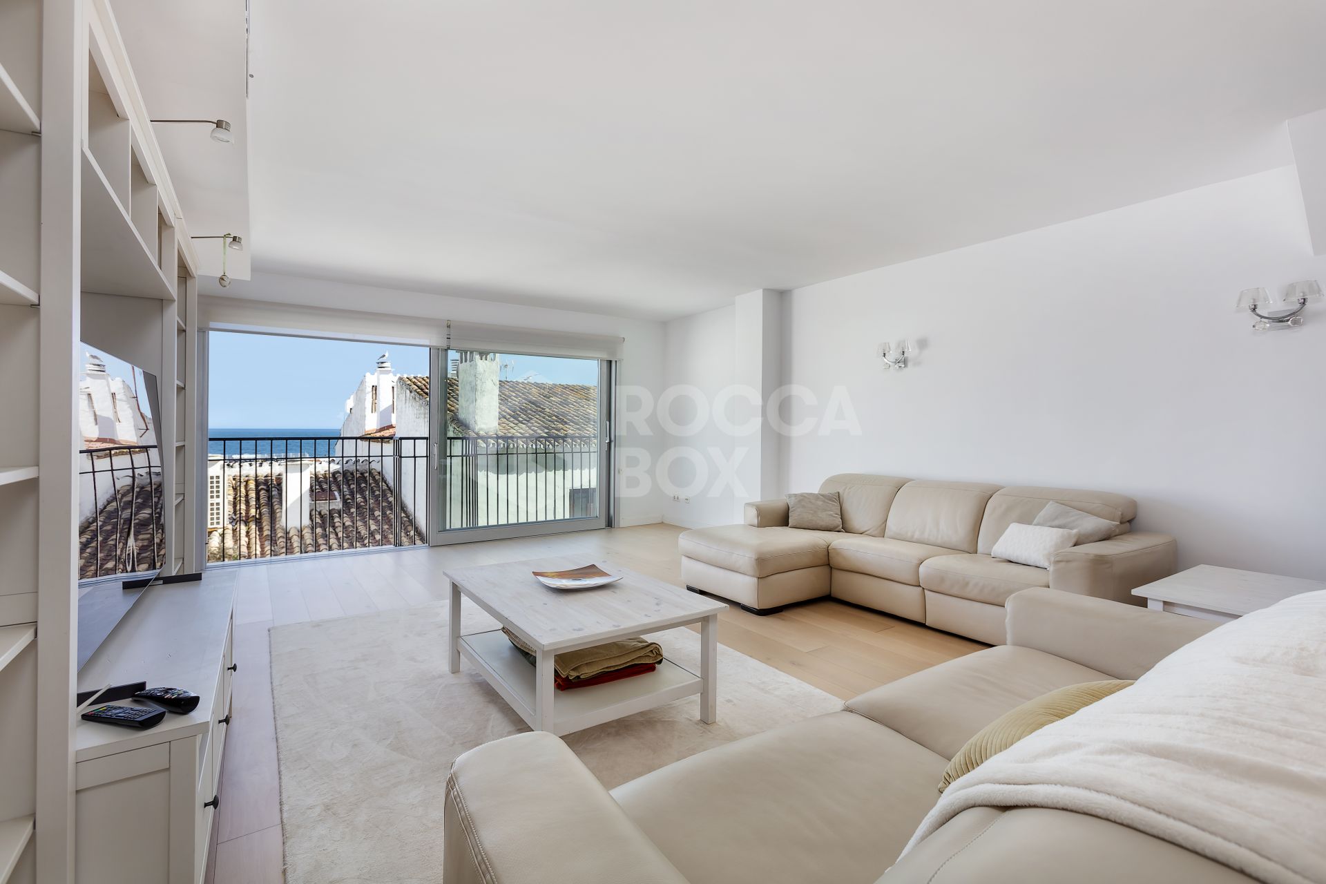 Stylish Renovated Apartment with Sea Views – Puerto Banús