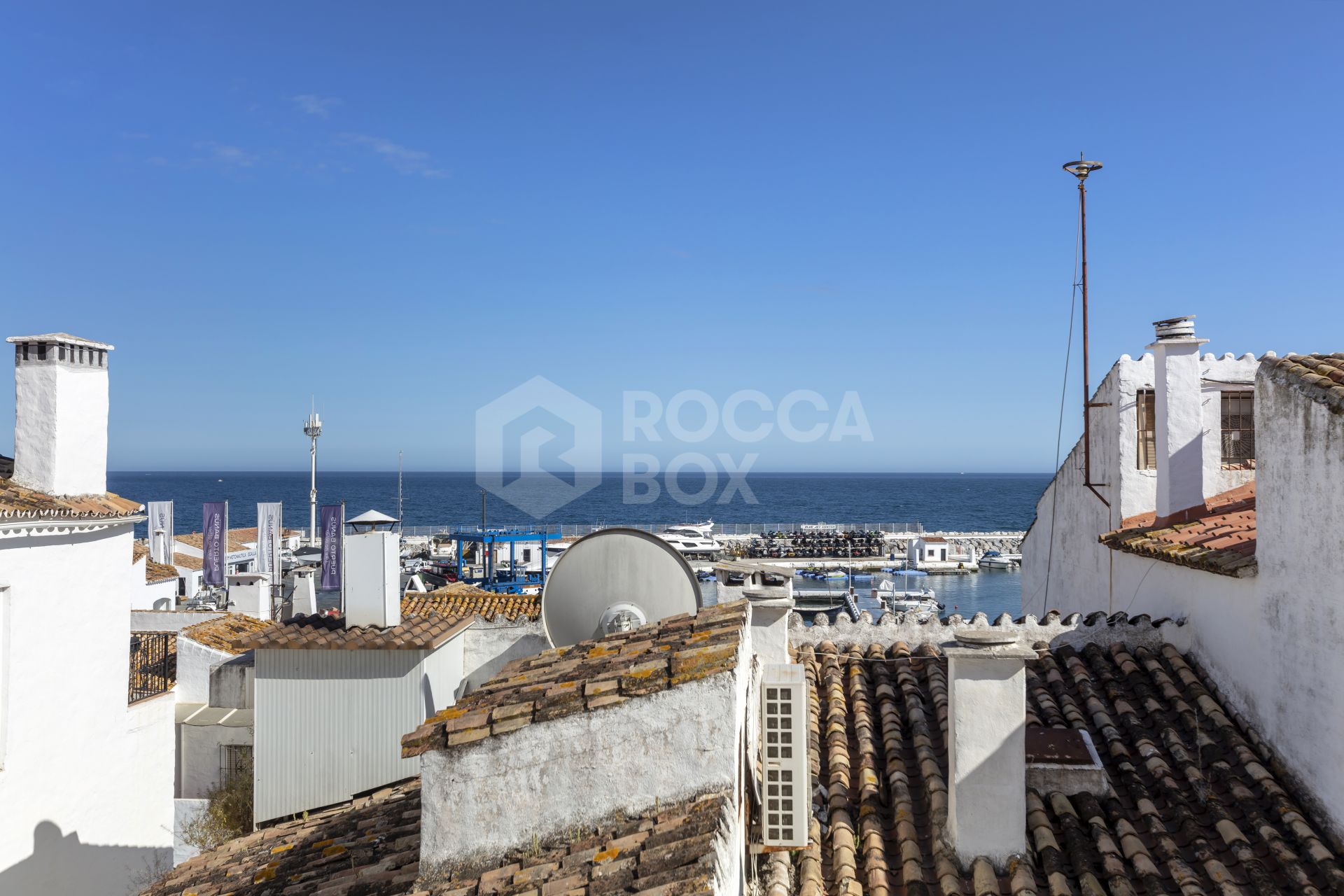 Stylish Renovated Apartment with Sea Views – Puerto Banús