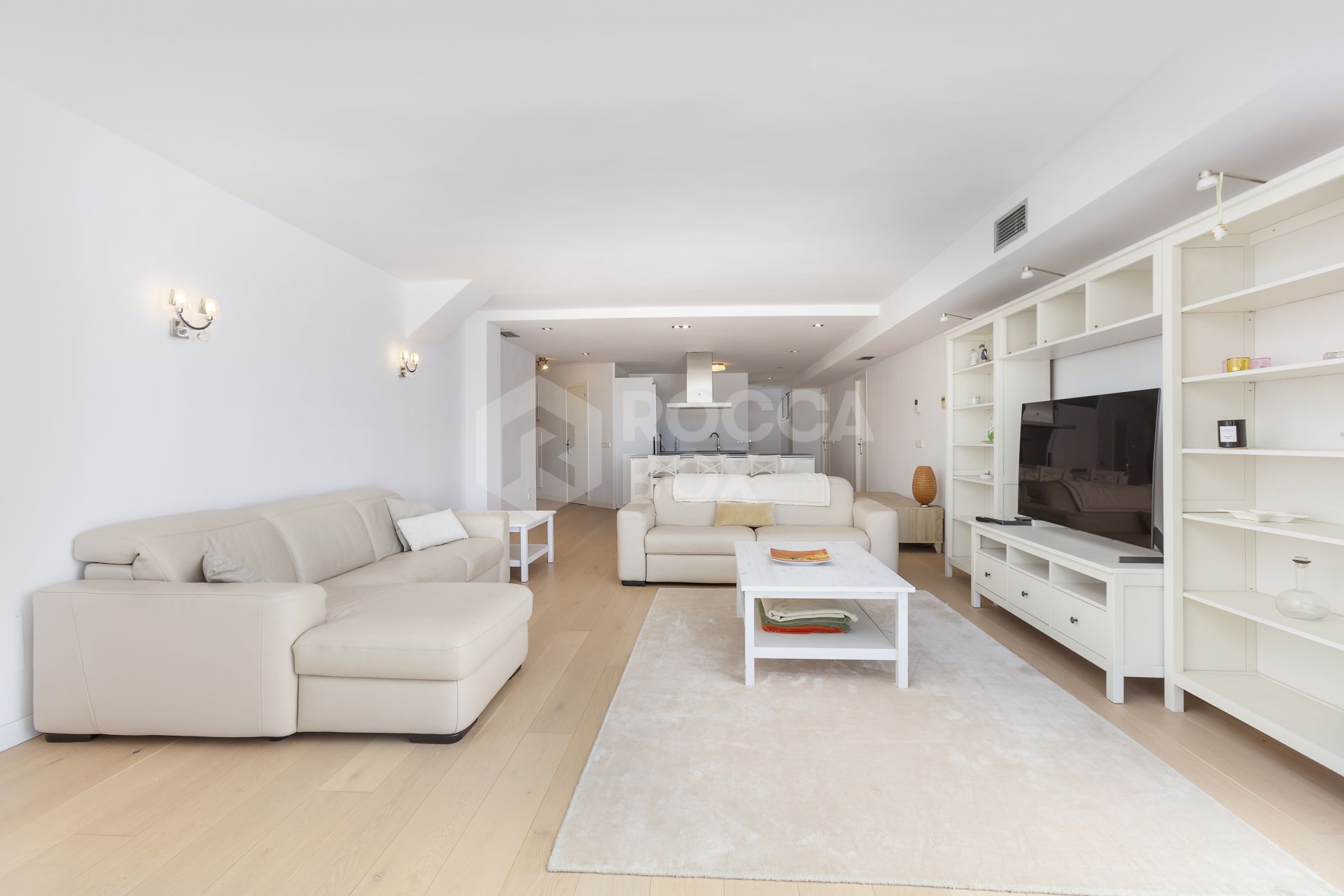 Stylish Renovated Apartment with Sea Views – Puerto Banús