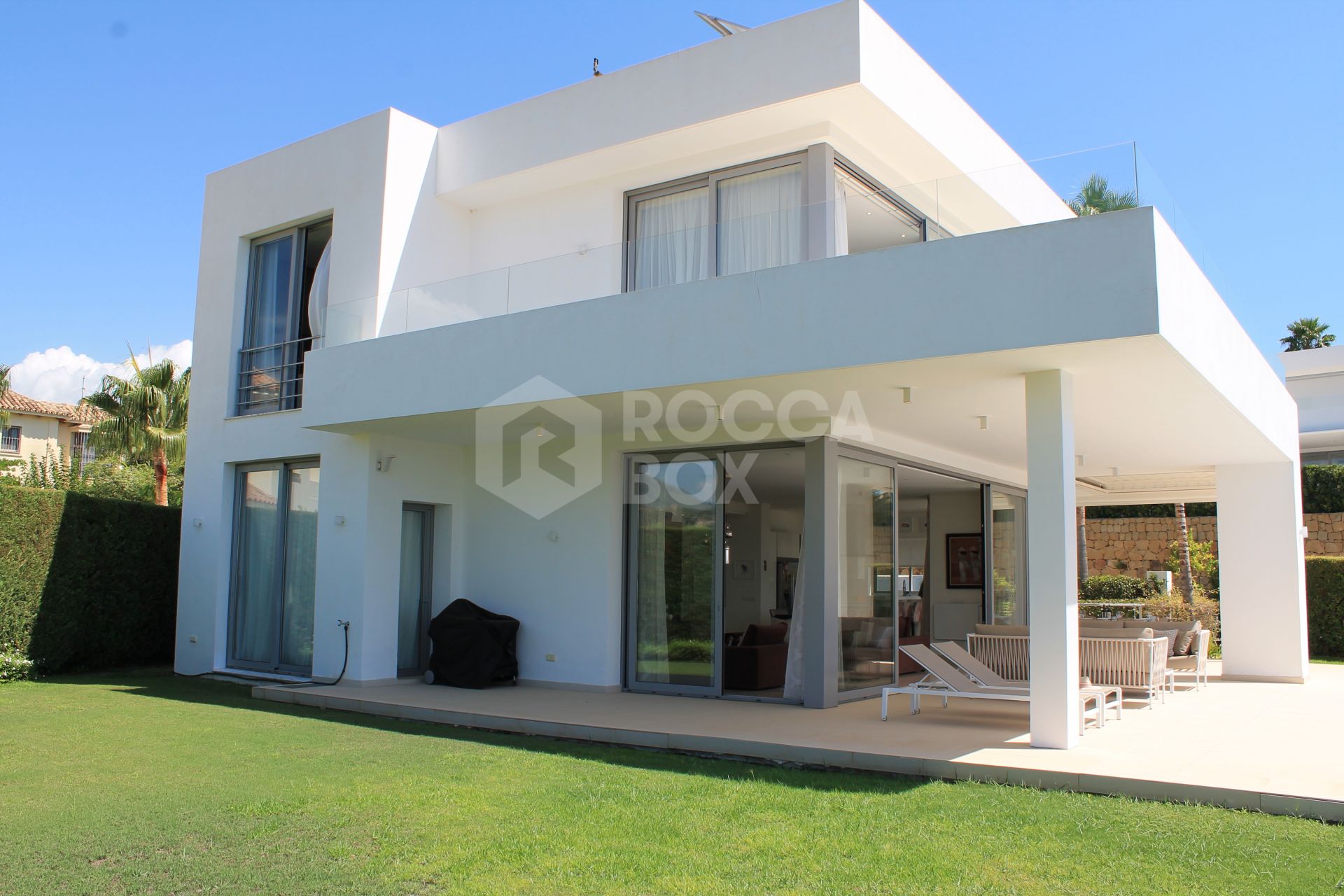 Contemporary Villa in Puerto De Capitan, Benahavis