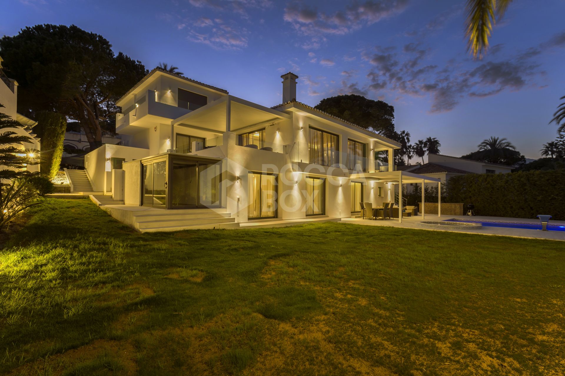 Stunning Villa in Las Brisas, Nueva Andalucía