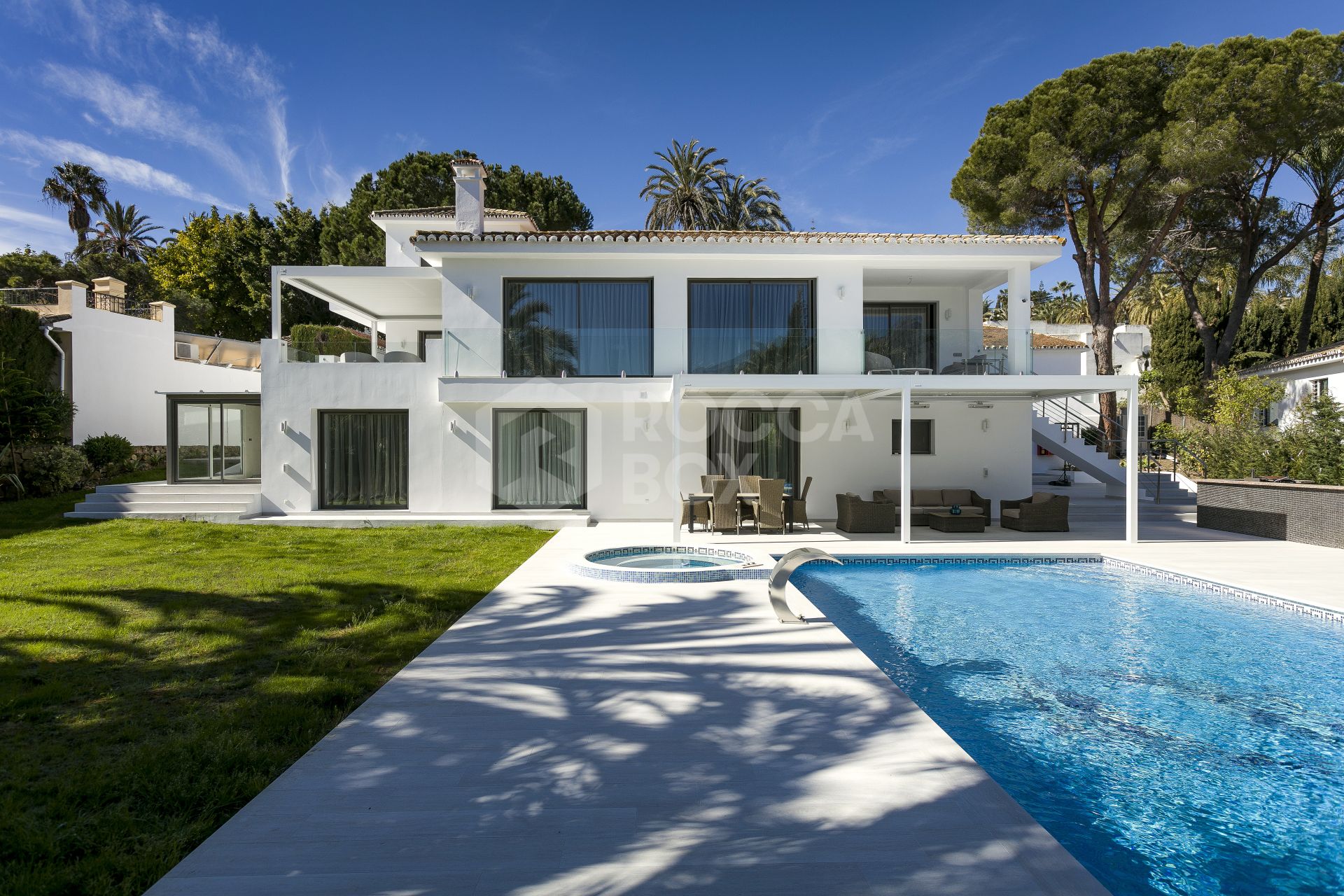 Stunning Villa in Las Brisas, Nueva Andalucía