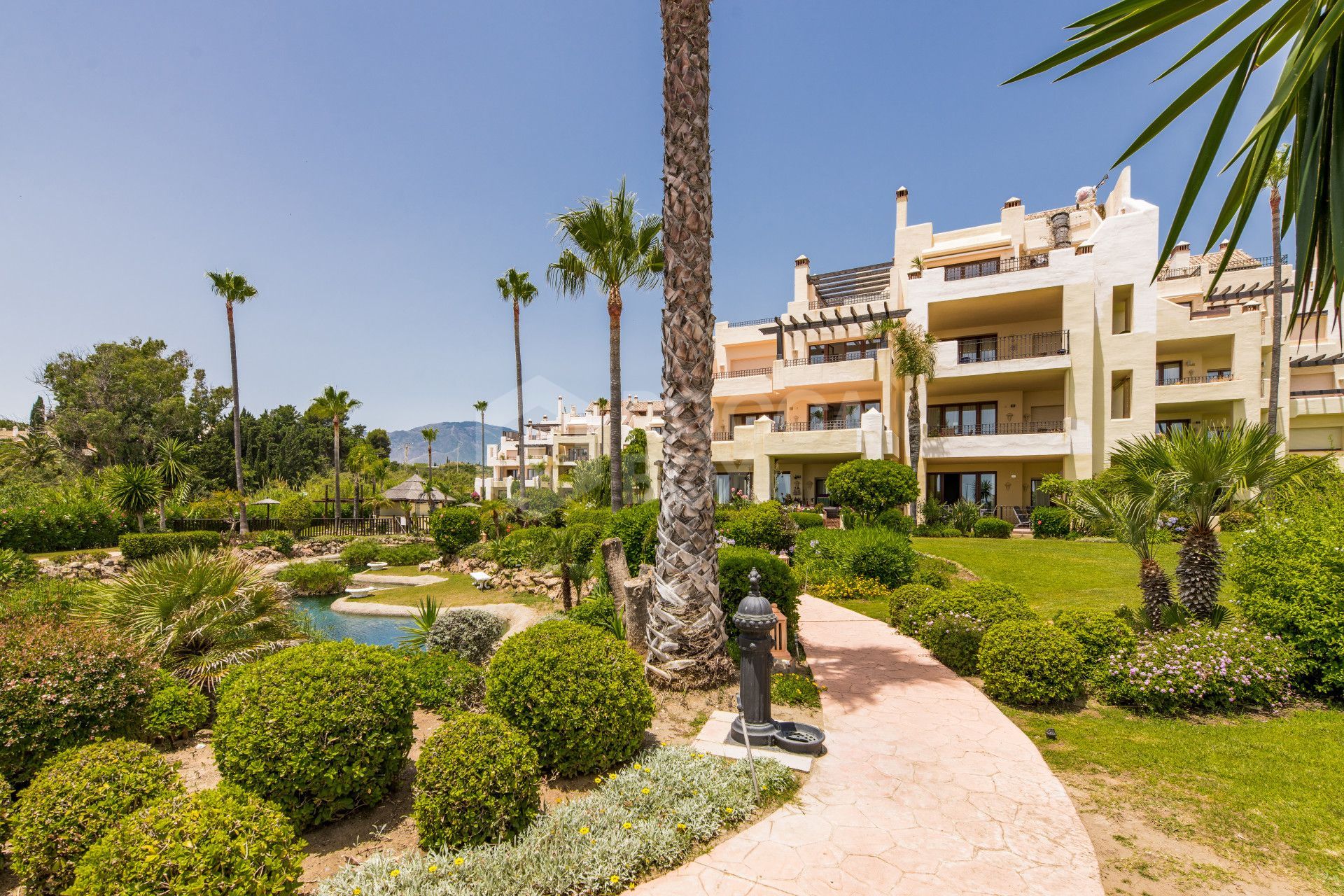 Luxury beachfront apartment with sea view in Estepona