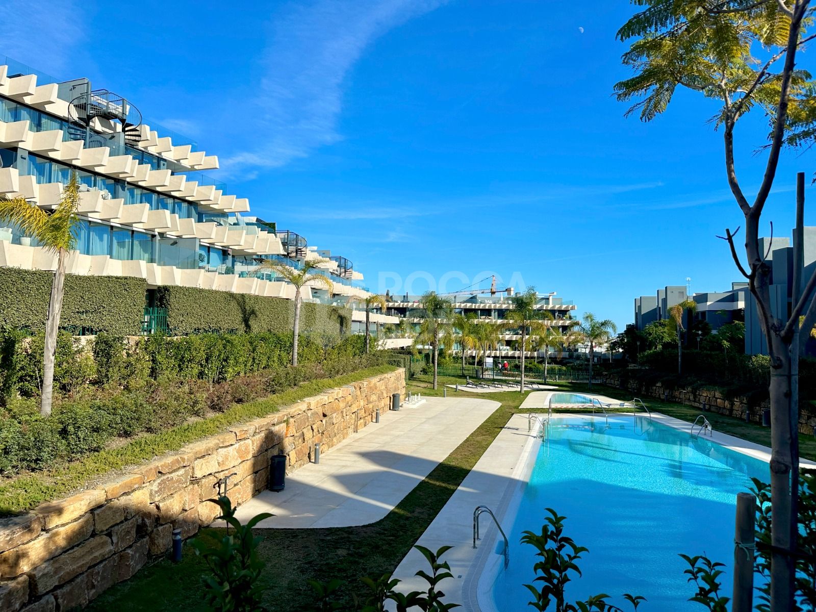 Elegant three-bedroom apartment in Oasis325, East Estepona