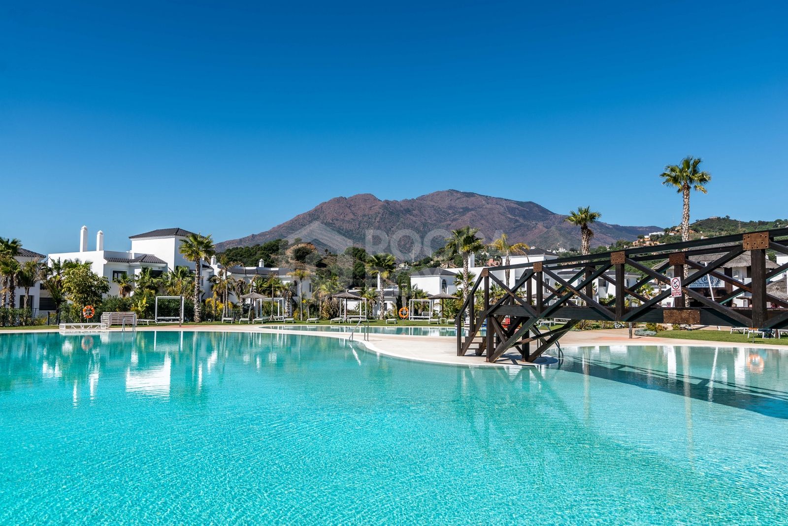 Luxury 2-bedroom Apartment in Mirador de Estepona Hills