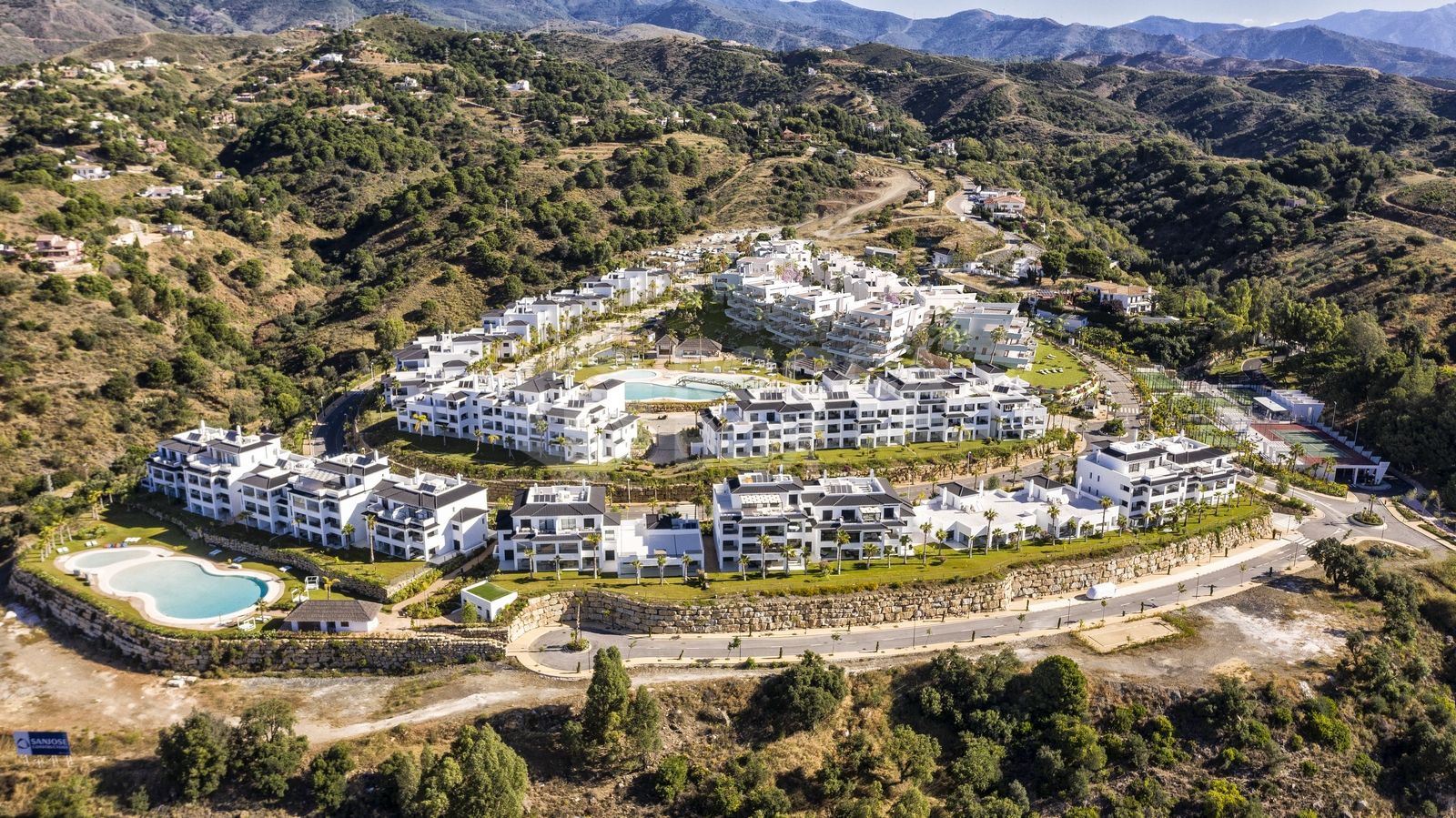 Luxury 2-bedroom Apartment in Mirador de Estepona Hills