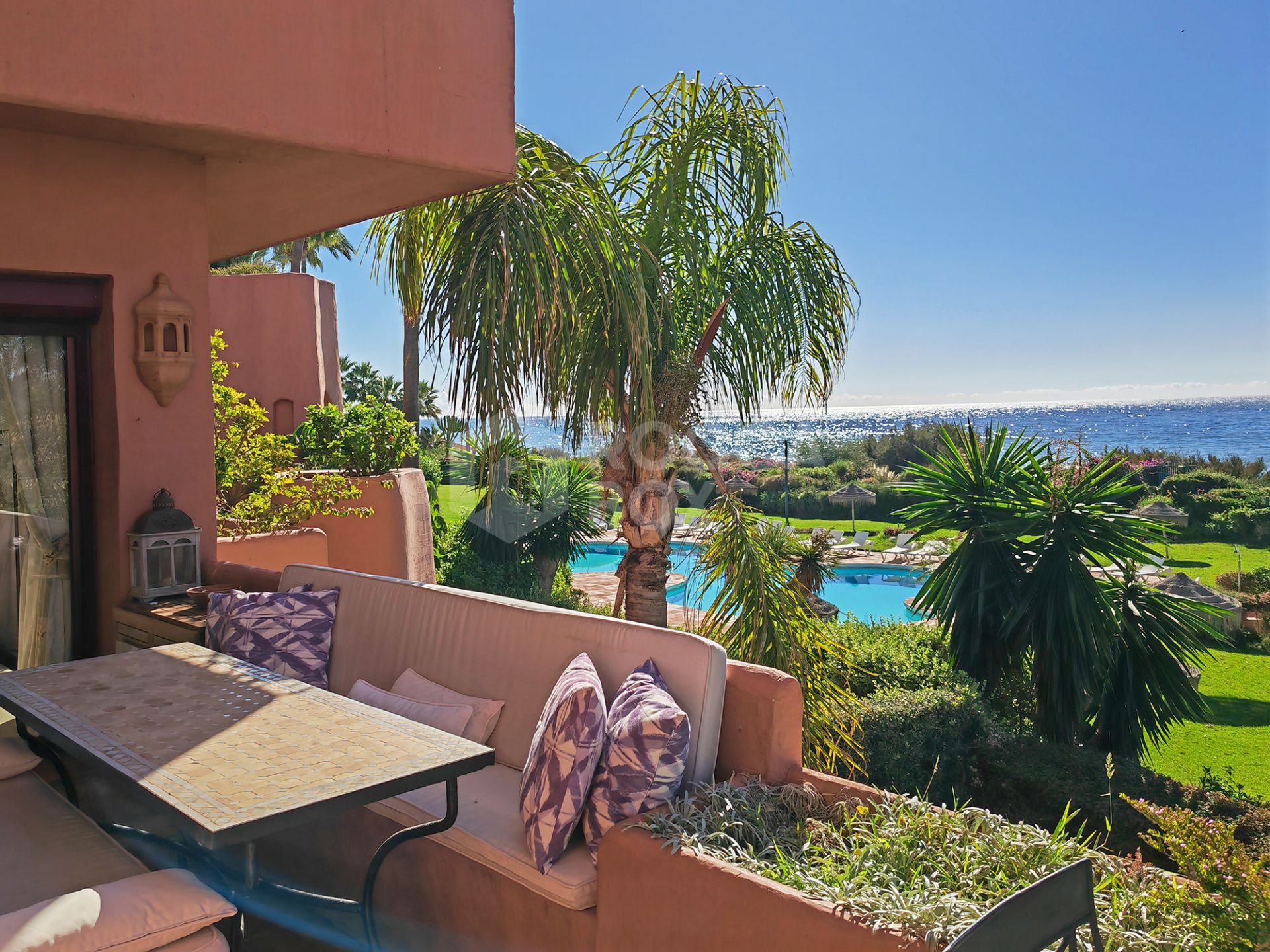 Luxury Beachfront Apartment in Alicate Playa, Marbella