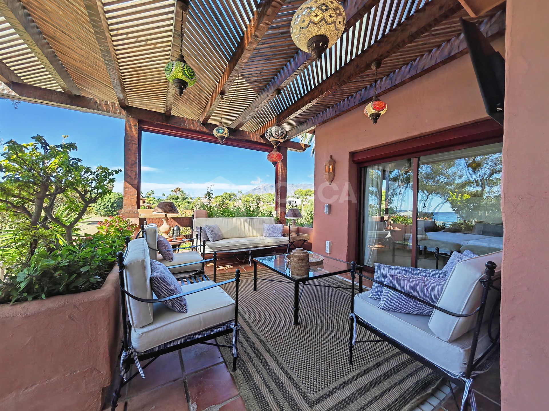 Luxury Beachfront Apartment in Alicate Playa, Marbella