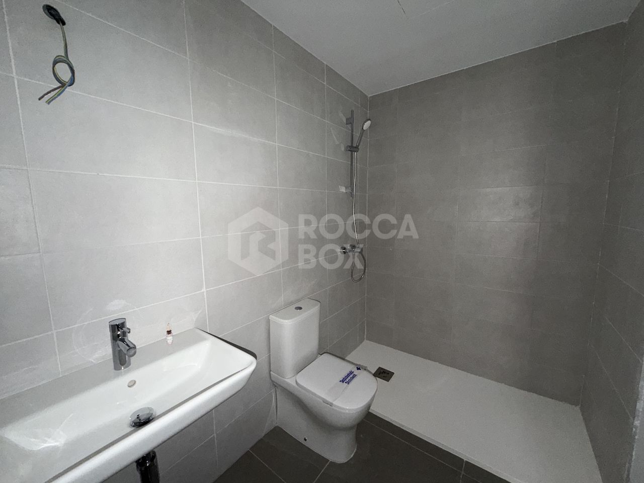 Modern Three-Bedroom Apartment in Estepona with Panoramic Views