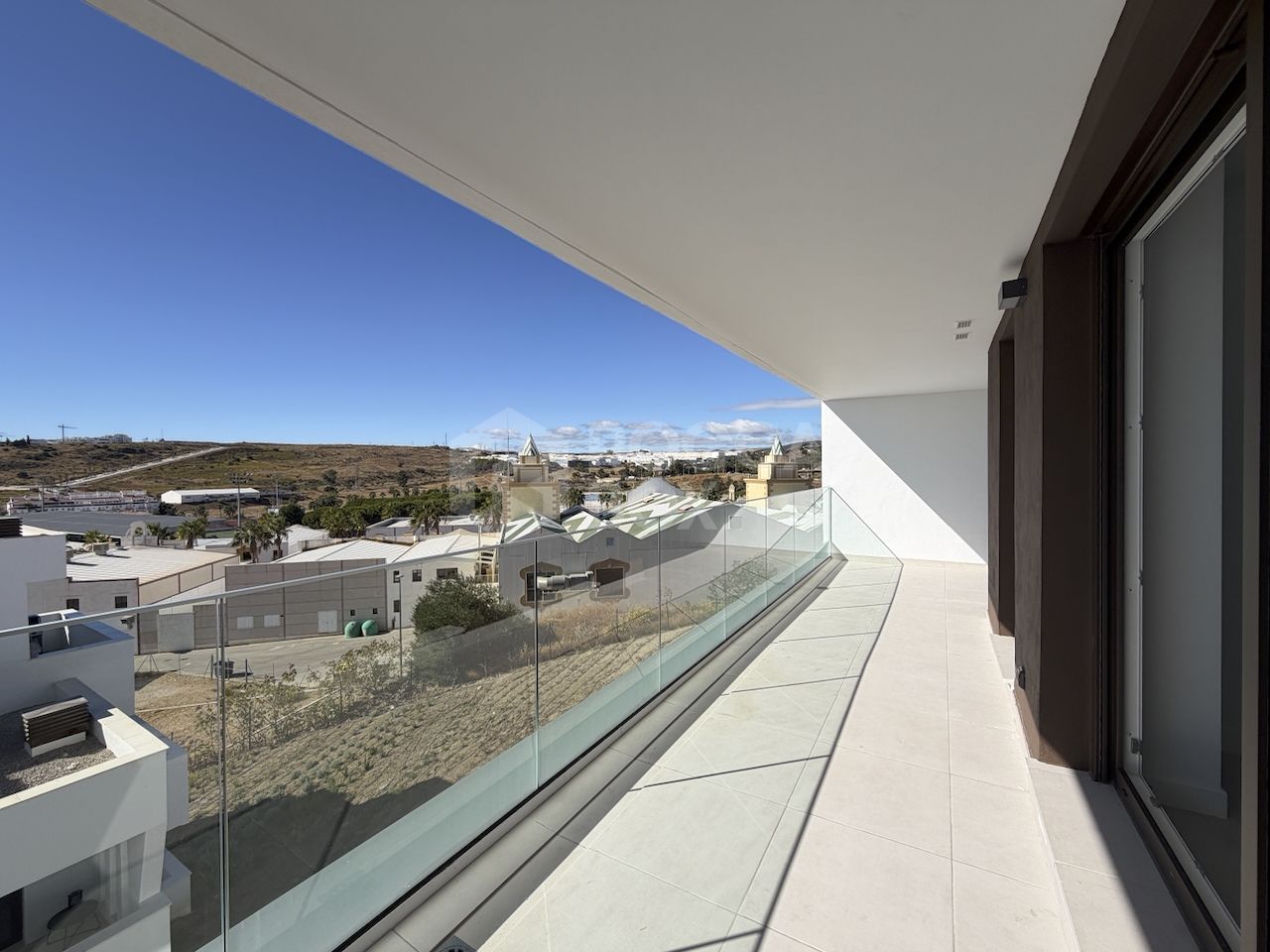 Modern Three-Bedroom Apartment in Estepona with Panoramic Views