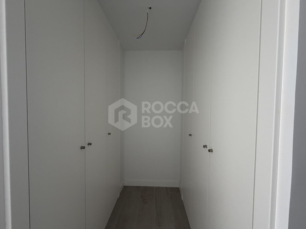 Modern Three-Bedroom Apartment in Estepona with Panoramic Views