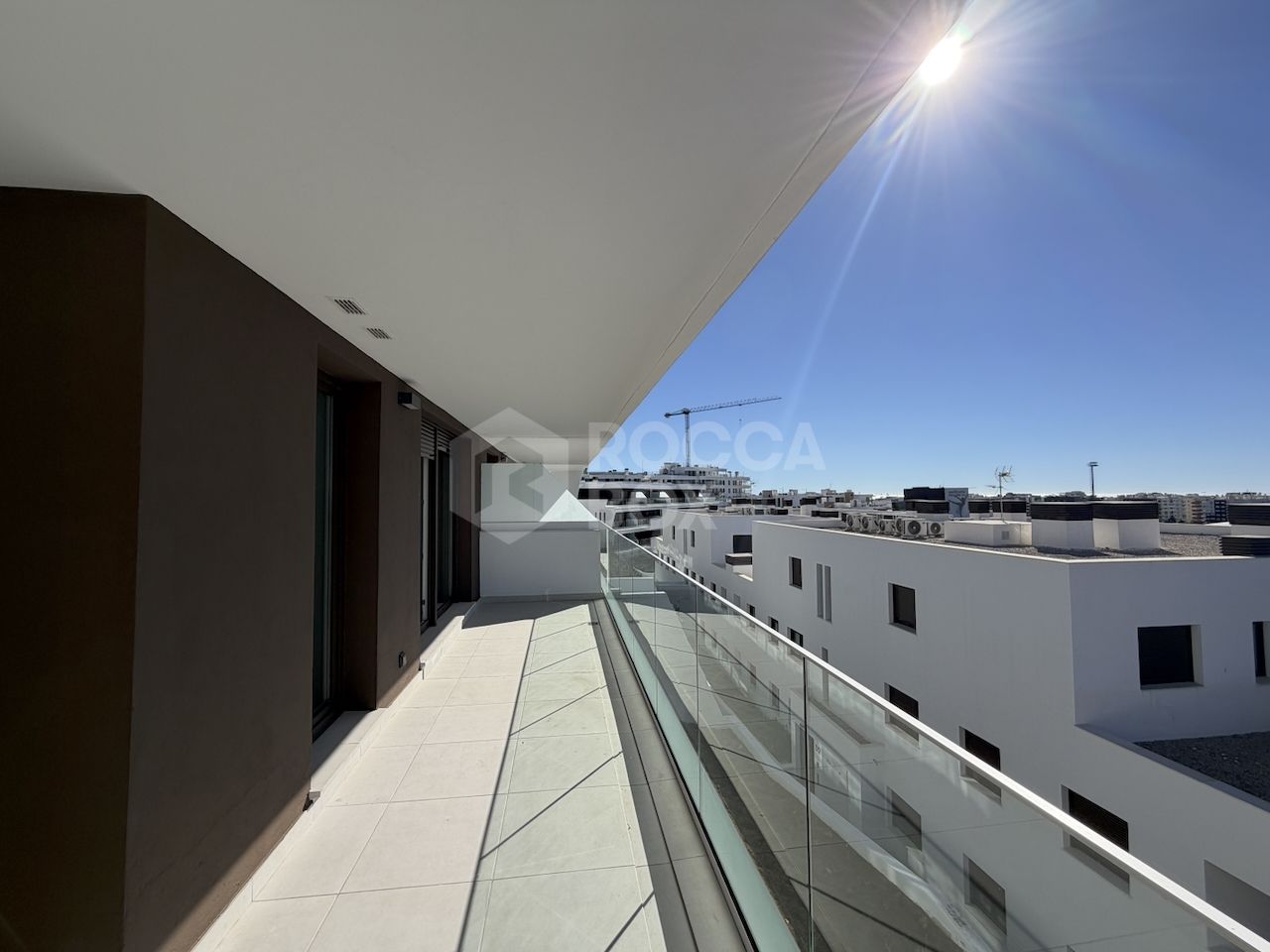 Modern Three-Bedroom Apartment in Estepona with Panoramic Views