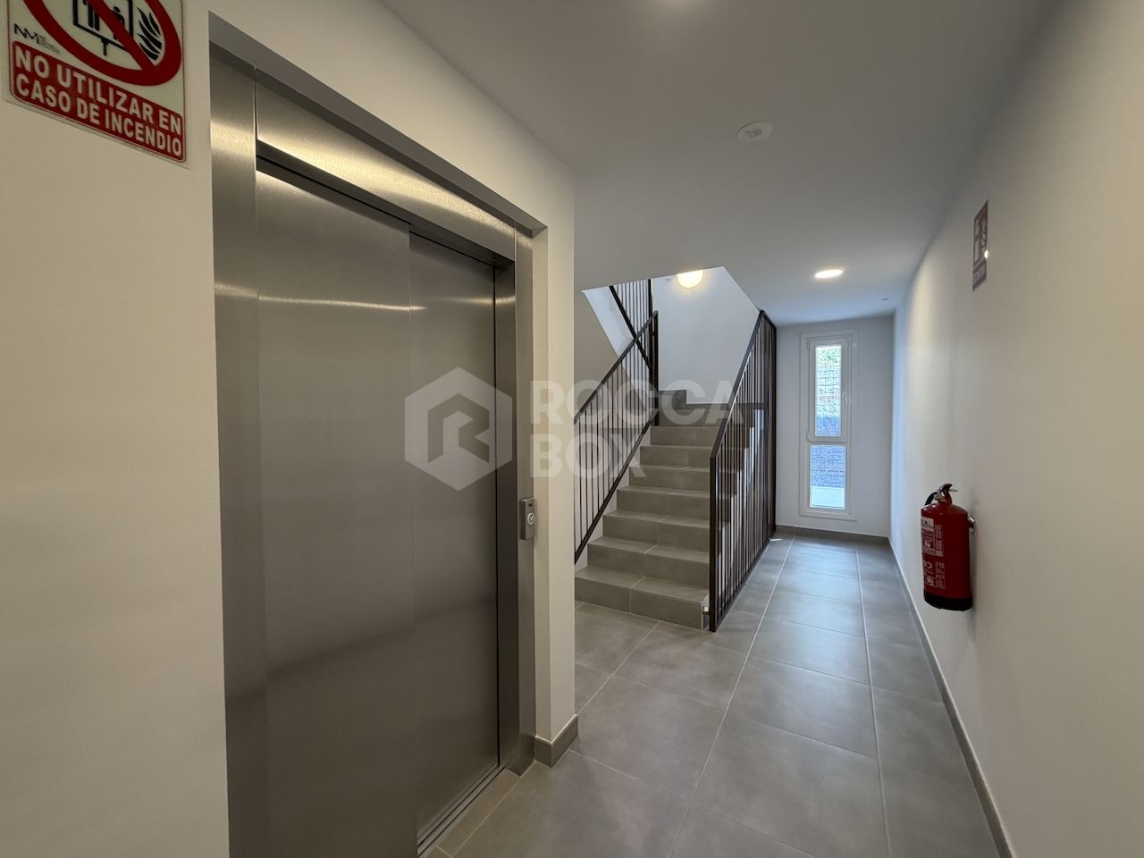 Modern Three-Bedroom Apartment in Estepona with Panoramic Views