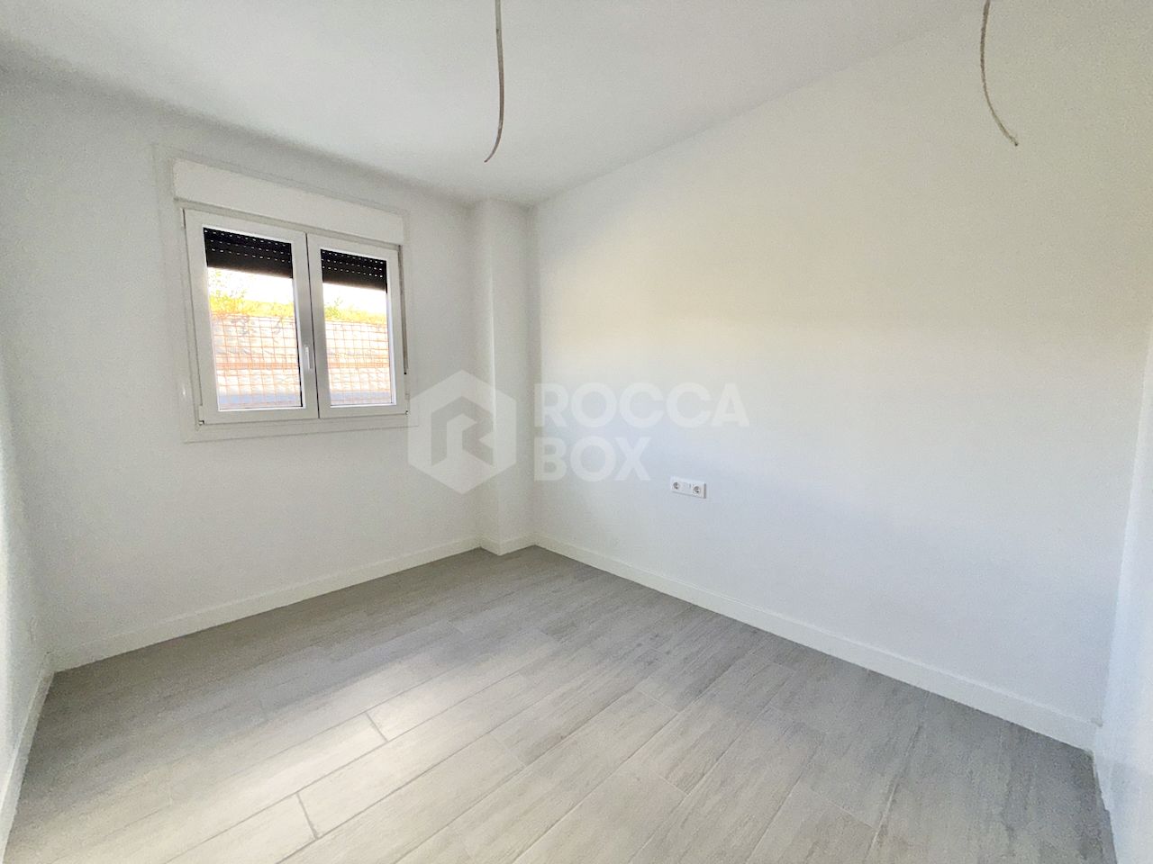 Modern Three-Bedroom Apartment in Estepona with Panoramic Views