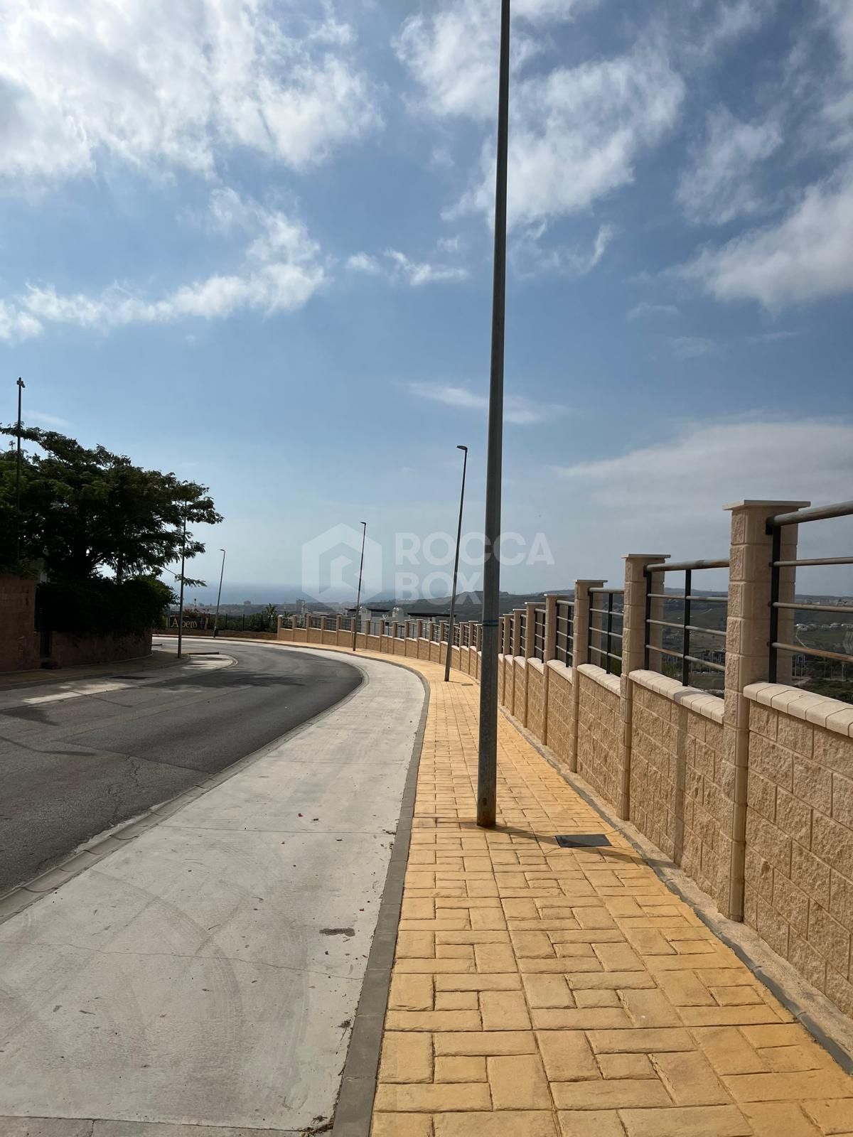 Elegant Four-Bedroom Apartment with Panoramic Views in Doña Julia, Casares