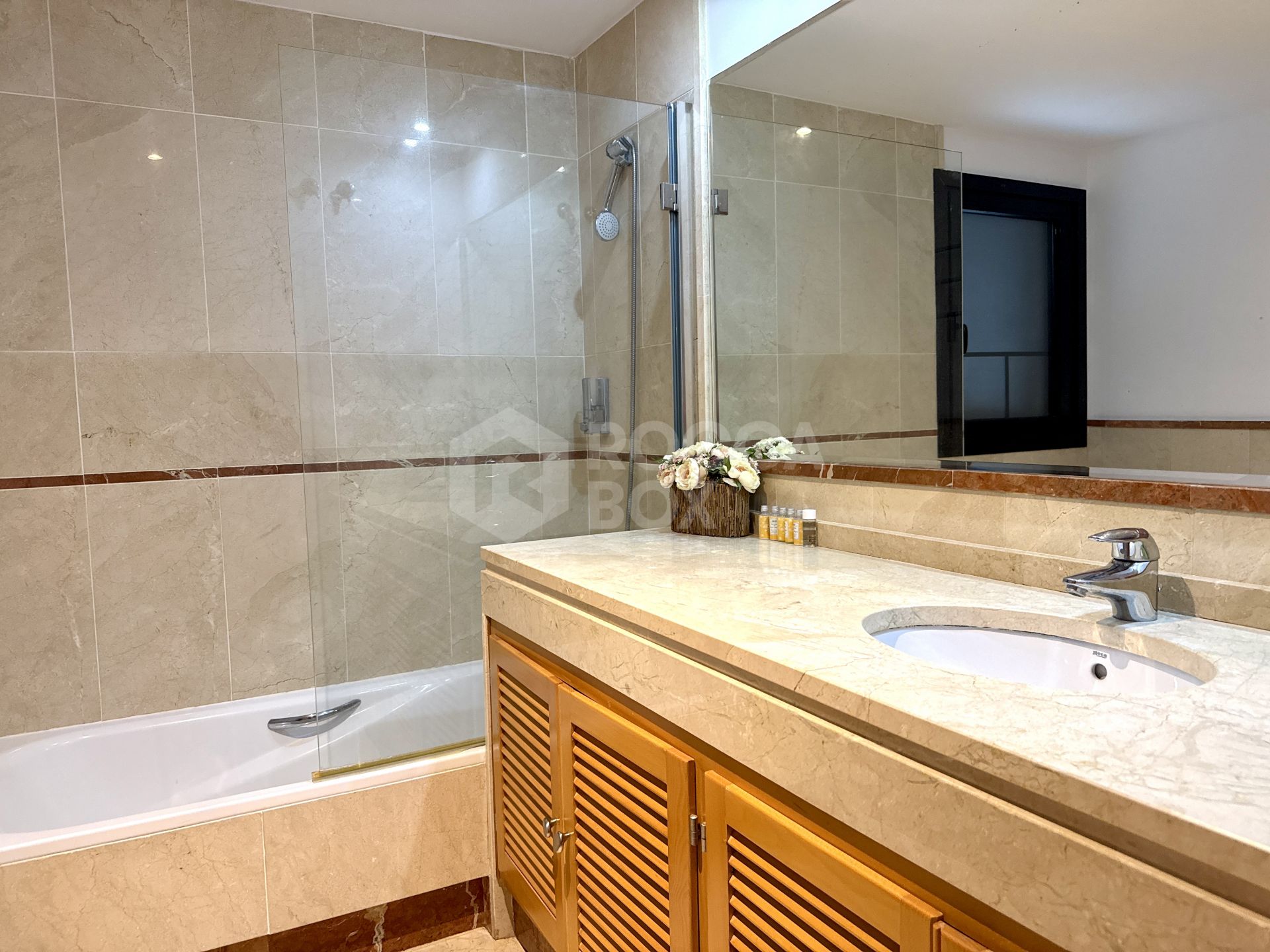 Elegant Two-Bedroom Apartment in Las Mimosas, Marbella - Puerto Banus