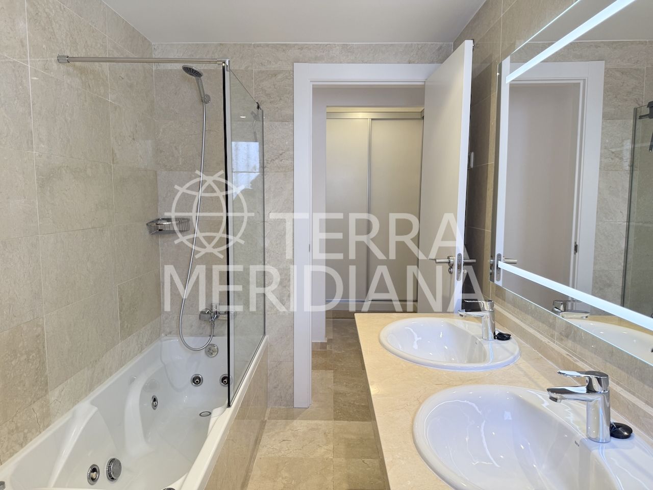 Apartment in La Mairena, Marbella