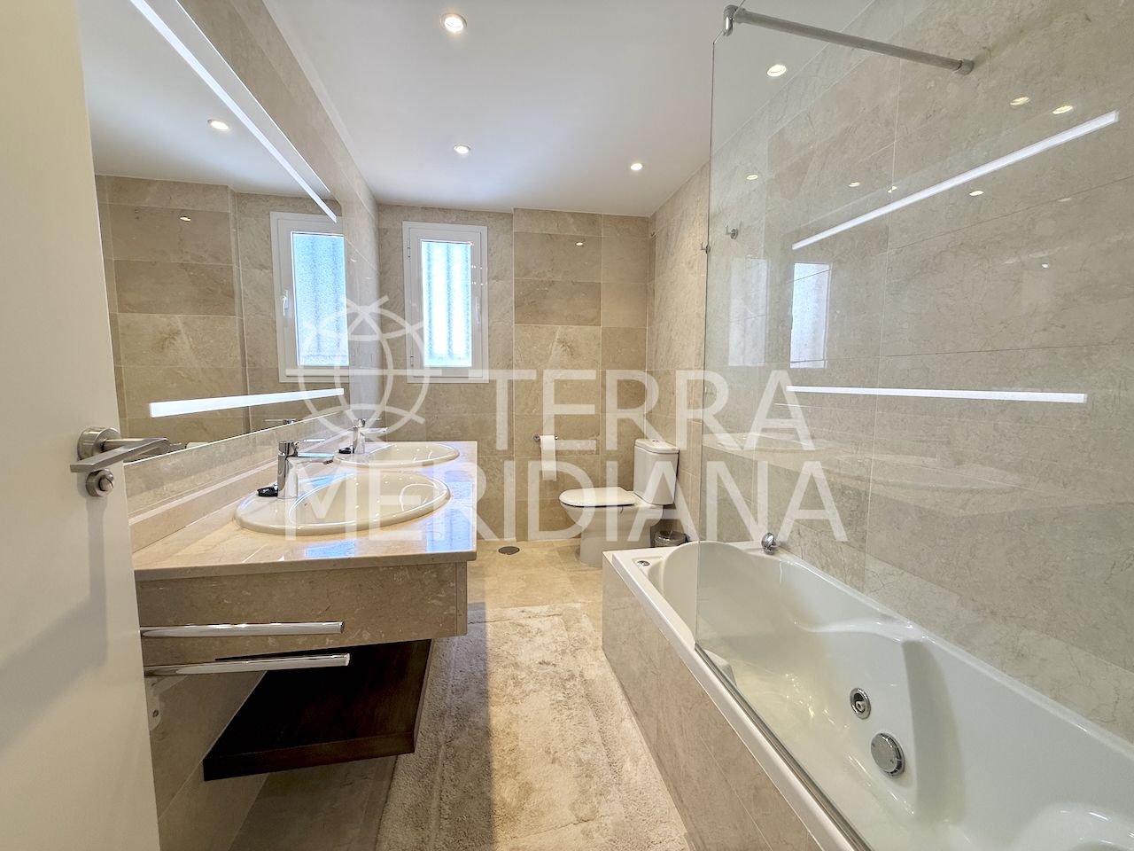 Apartment in La Mairena, Marbella