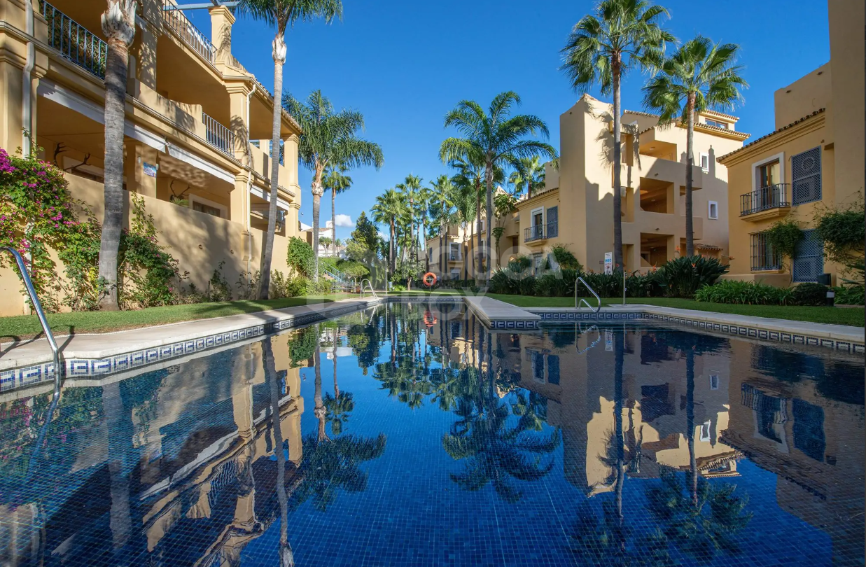 Spectacular double apartment with 5 bedrooms for sale in Nagüeles, Marbella