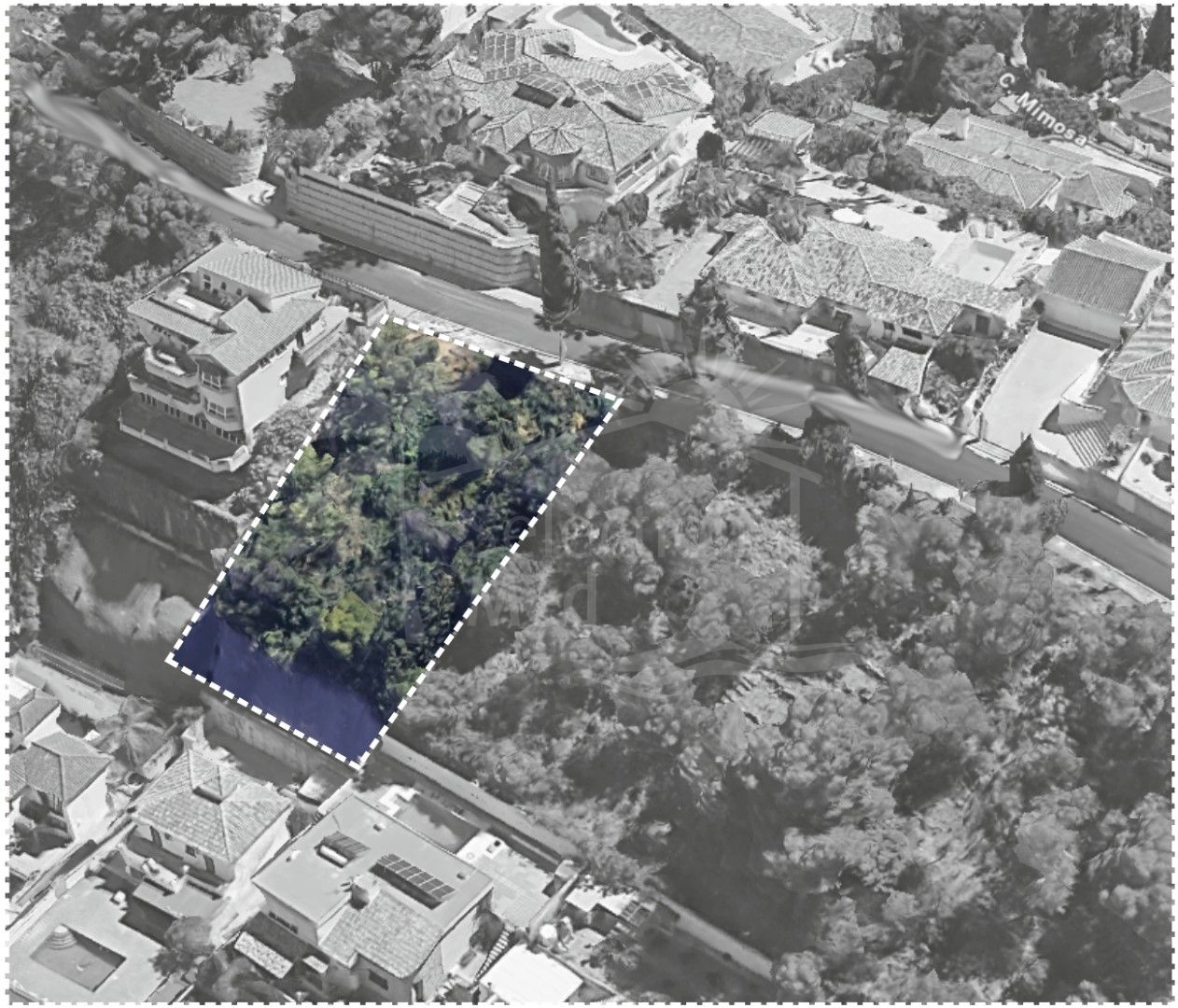 Parcela de 580 m² en zona residencial