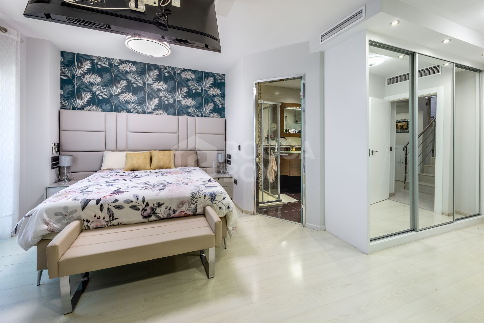 DUPLEX PENTHOUSE WITH LARGE TERRACE