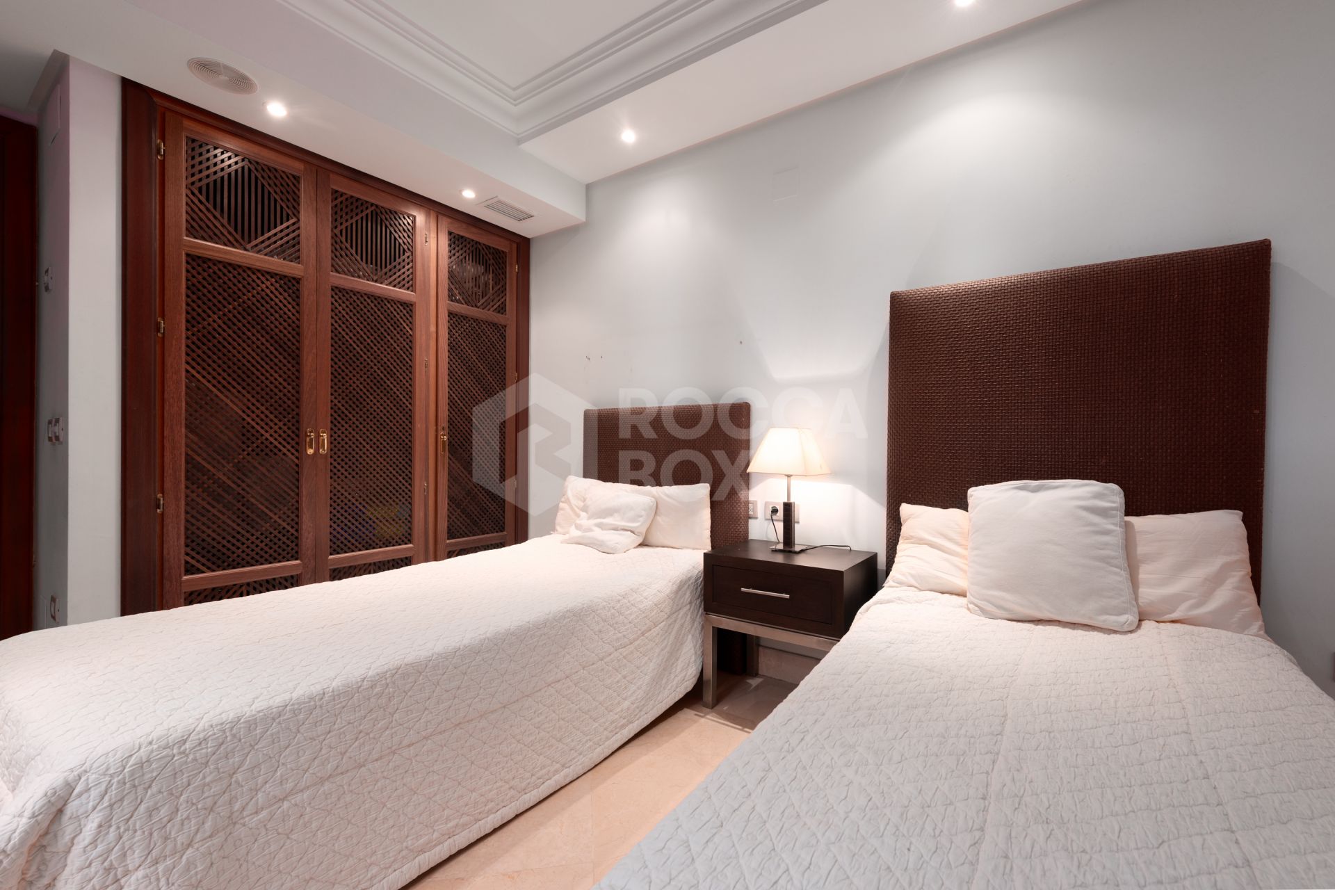 BEACHFRONT 3 BEDROOM APARTMENT WITH SEA VIEWS AND TOURISTIC LICENCE IN PLACE!