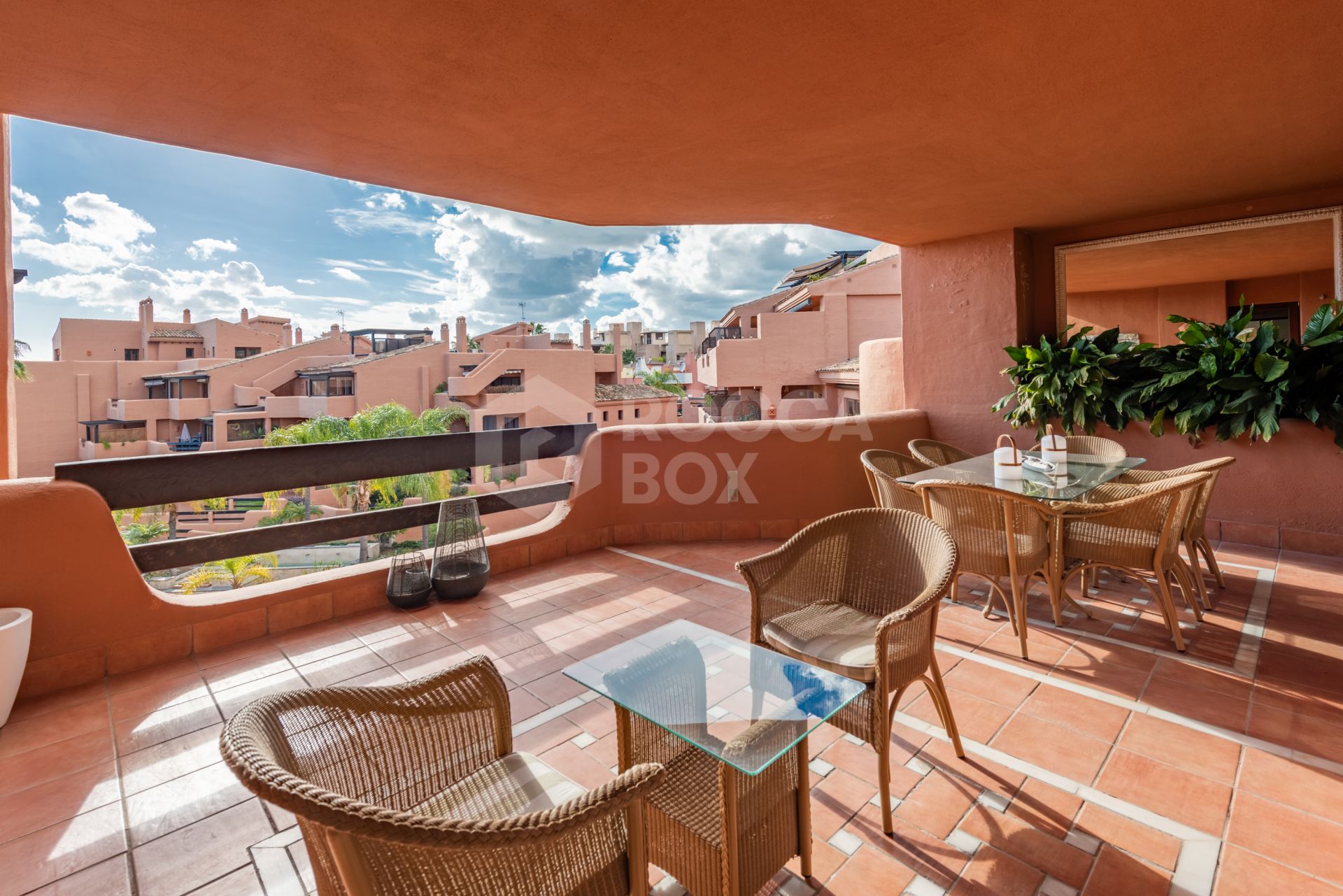 BEACHFRONT 3 BEDROOM APARTMENT WITH SEA VIEWS AND TOURISTIC LICENCE IN PLACE!