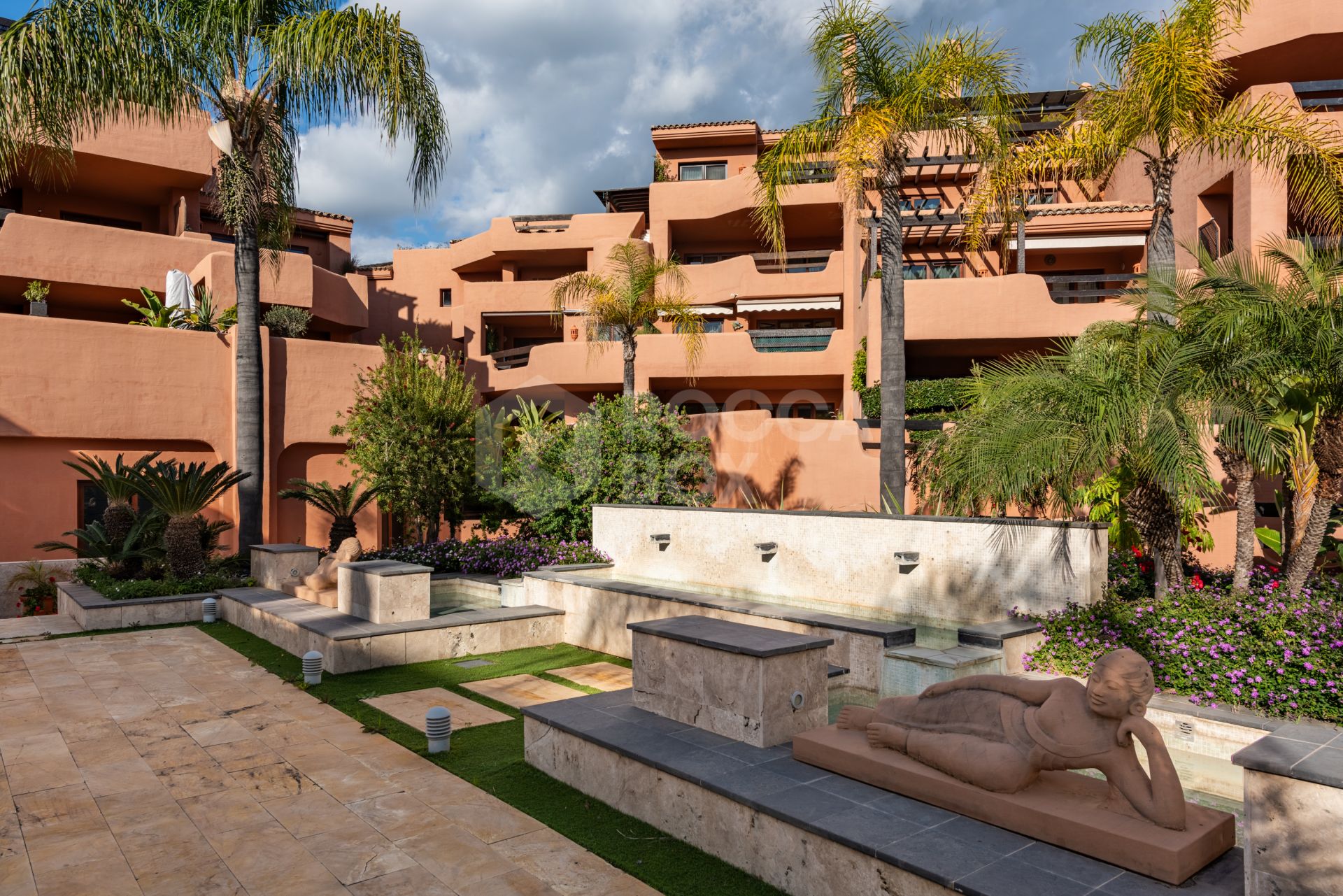 BEACHFRONT 3 BEDROOM APARTMENT WITH SEA VIEWS AND TOURISTIC LICENCE IN PLACE!