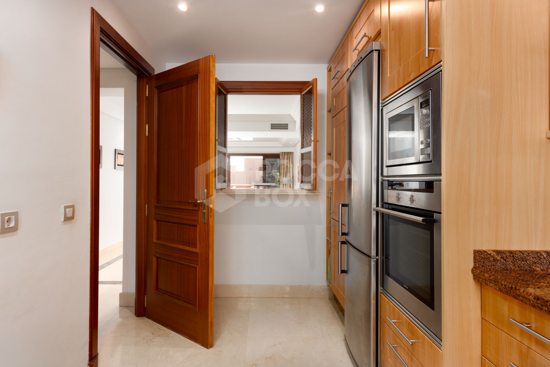 BEACHFRONT 3 BEDROOM APARTMENT WITH SEA VIEWS AND TOURISTIC LICENCE IN PLACE!