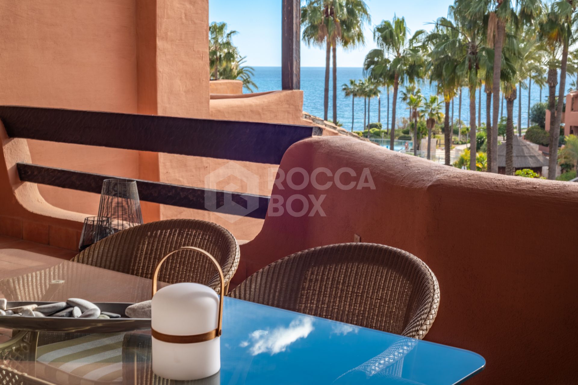 BEACHFRONT 3 BEDROOM APARTMENT WITH SEA VIEWS AND TOURISTIC LICENCE IN PLACE!