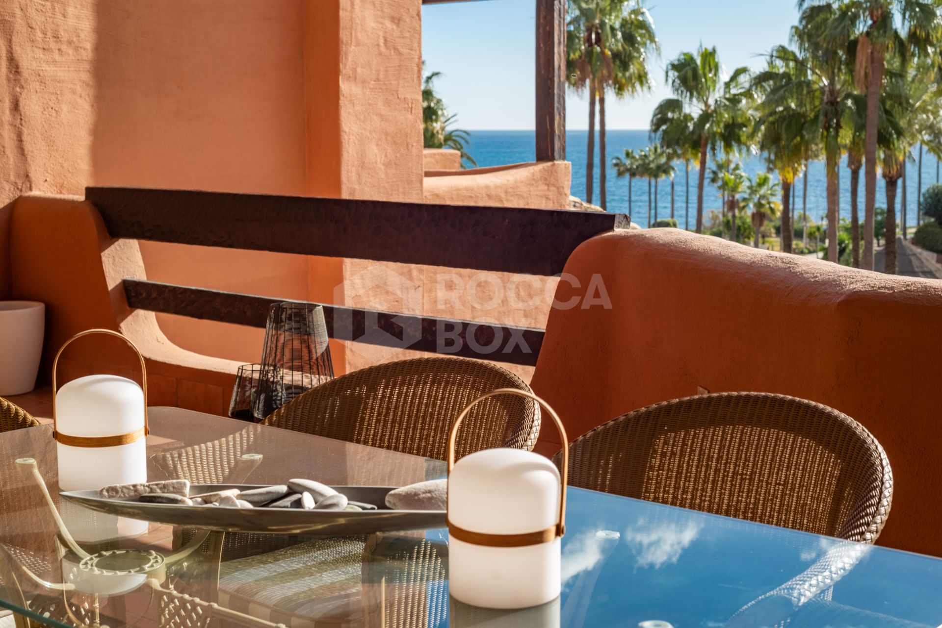 BEACHFRONT 3 BEDROOM APARTMENT WITH SEA VIEWS AND TOURISTIC LICENCE IN PLACE!