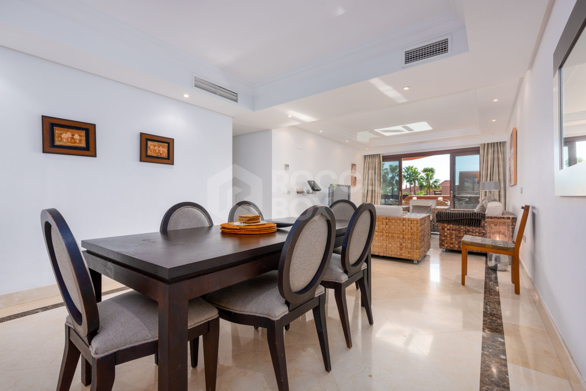 BEACHFRONT 3 BEDROOM APARTMENT WITH SEA VIEWS AND TOURISTIC LICENCE IN PLACE!