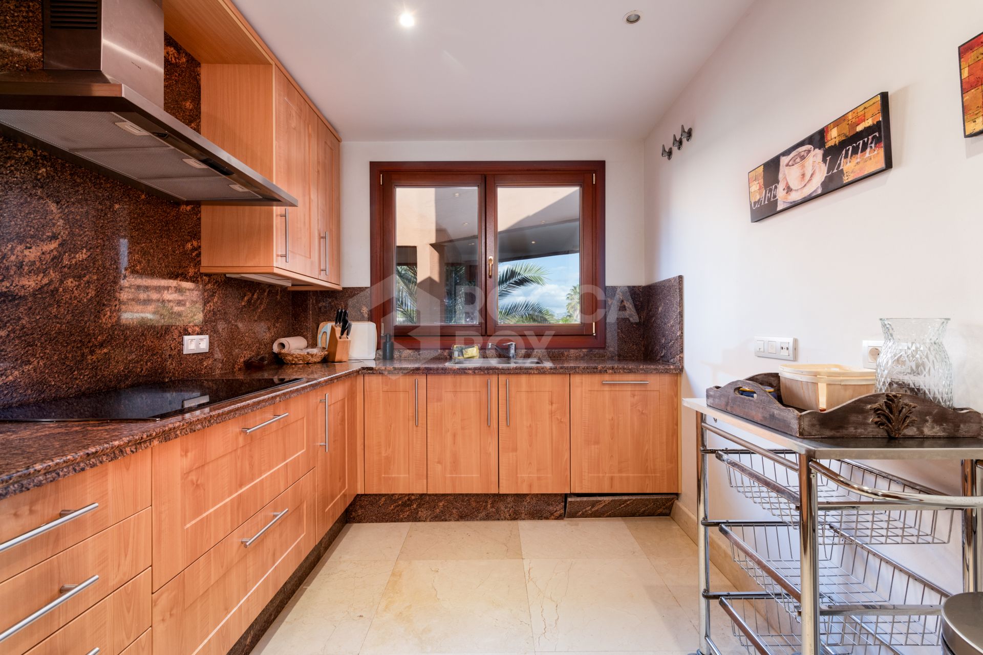 BEACHFRONT 3 BEDROOM APARTMENT WITH SEA VIEWS AND TOURISTIC LICENCE IN PLACE!