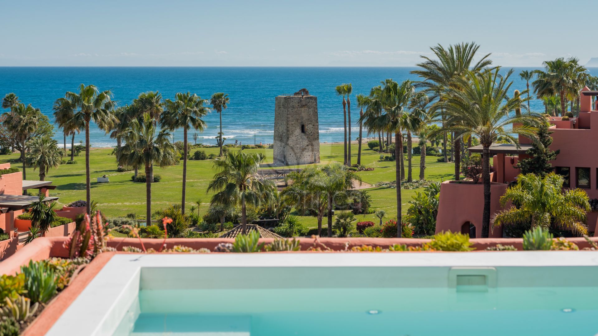 Atico Duplex en Torre Bermeja, Estepona