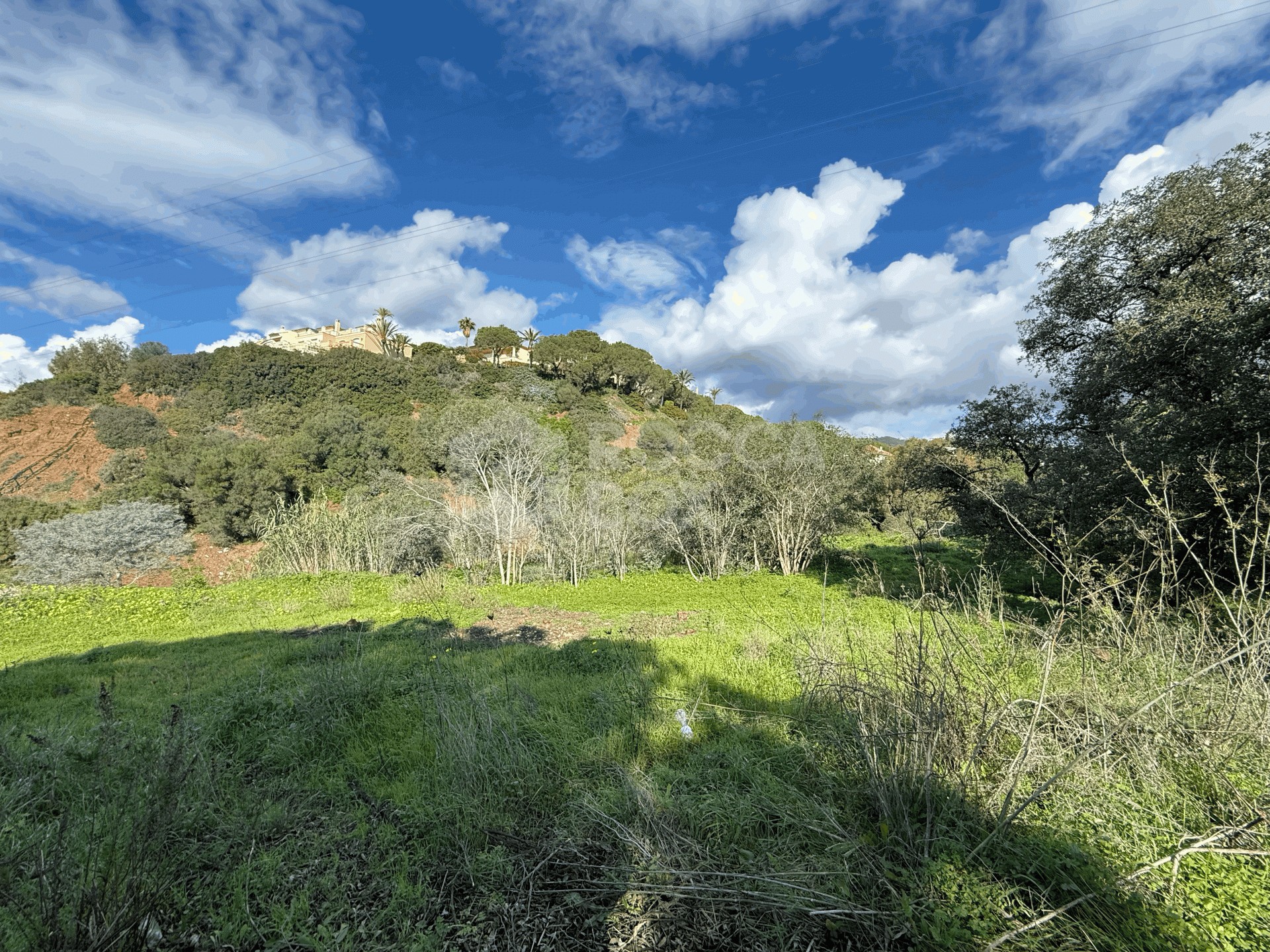 Plot with a perfect location in the very sought after Elviria!