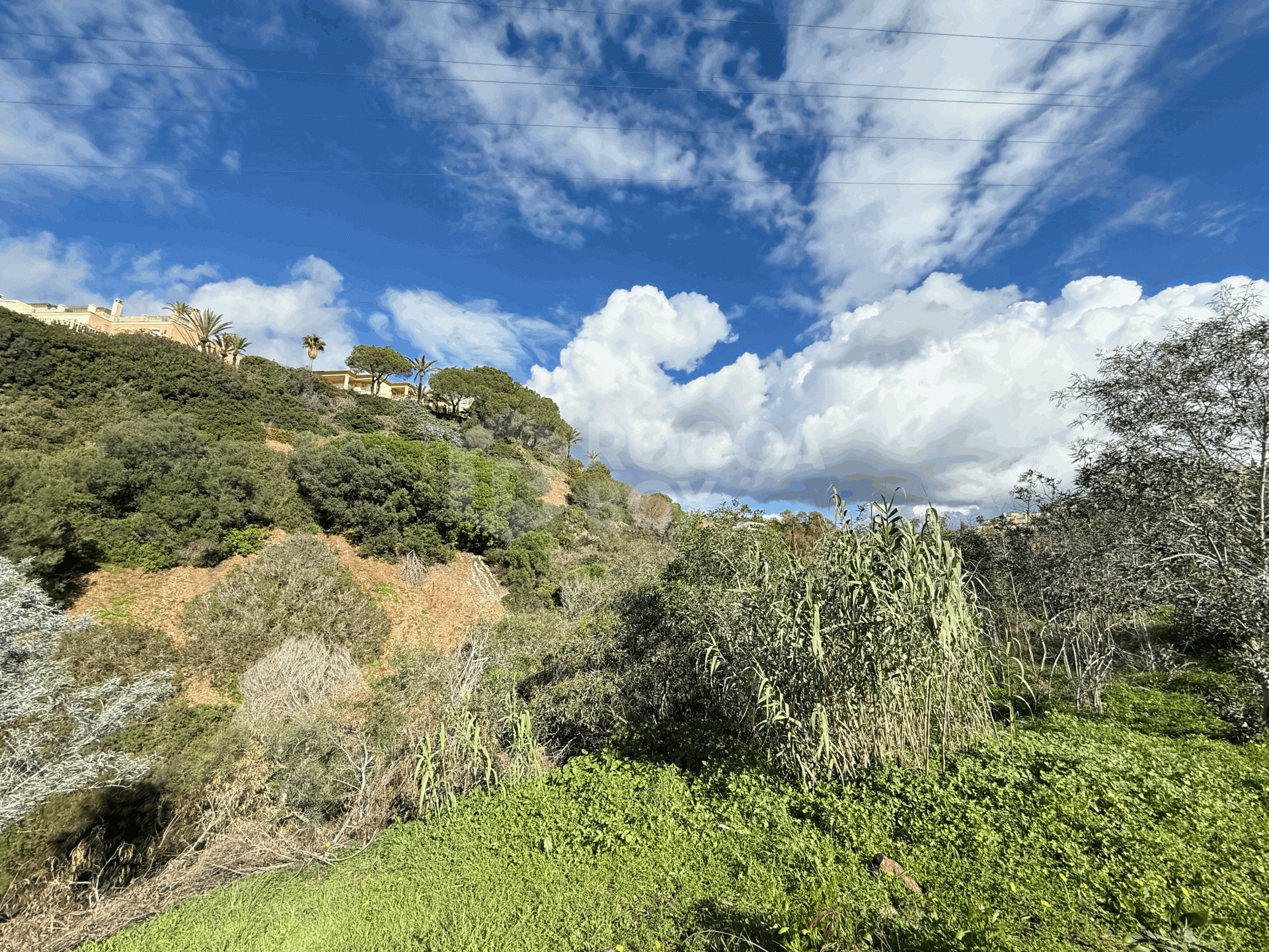 Plot with a perfect location in the very sought after Elviria!