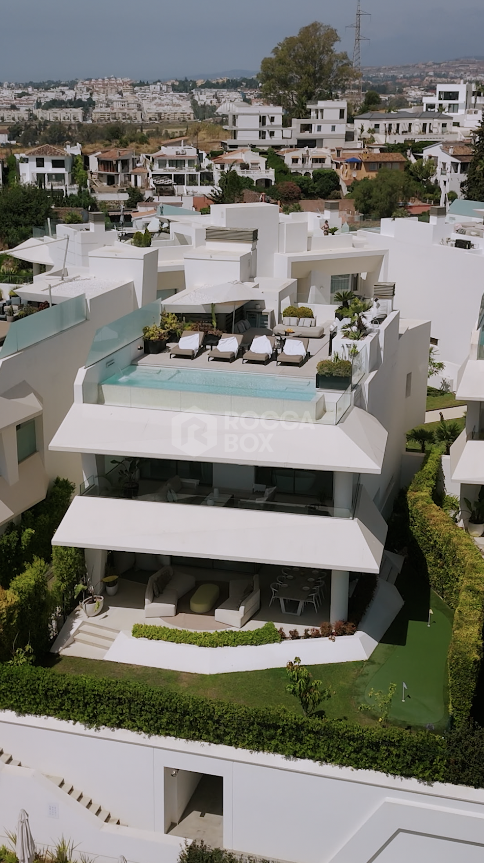 Contemporary villa in Nueva Andalucia